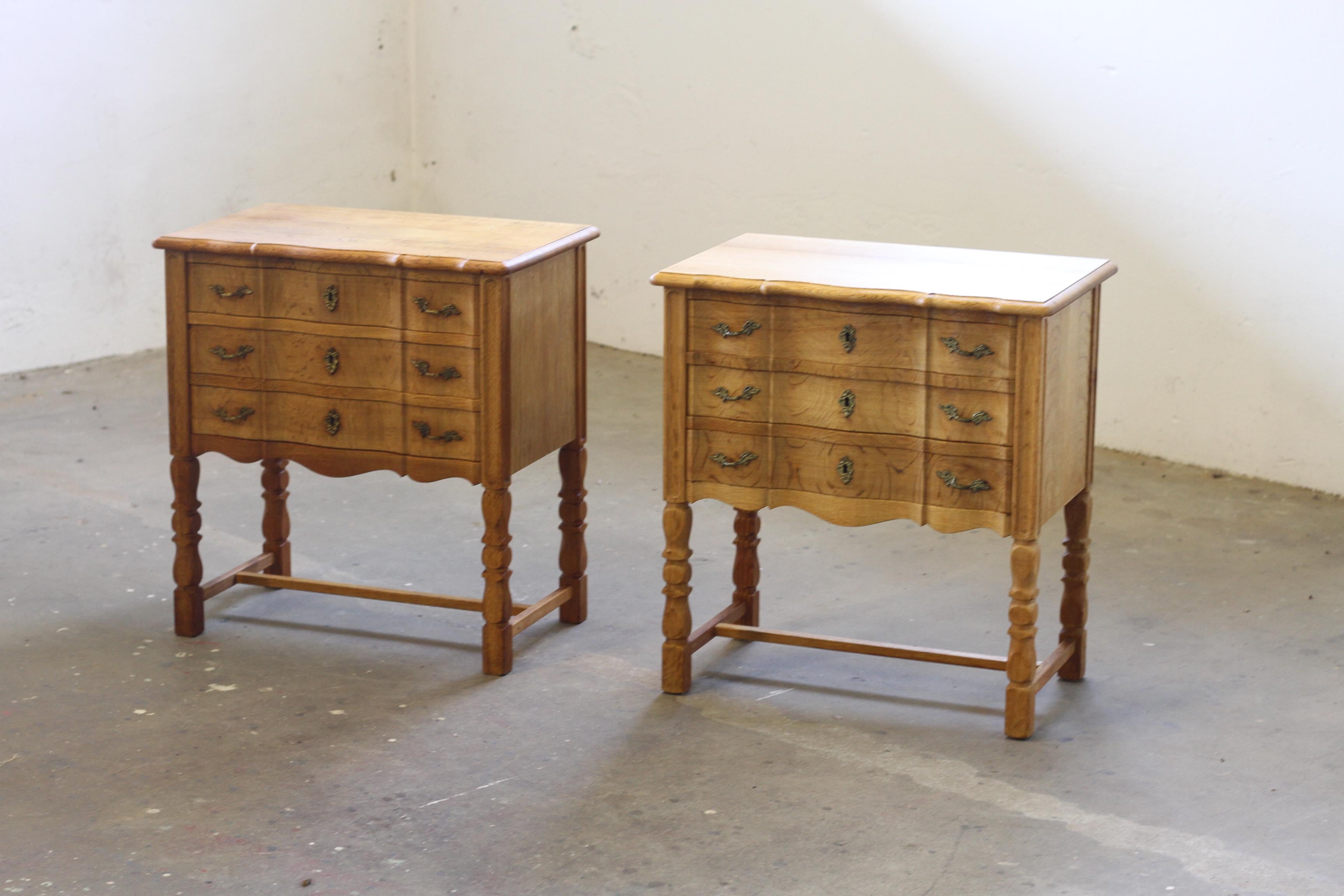 Mid-Century Modern 1960s Modern Danish Oak Dresser Cabinet style of Henning Kjærnulf, Denmark For Sale