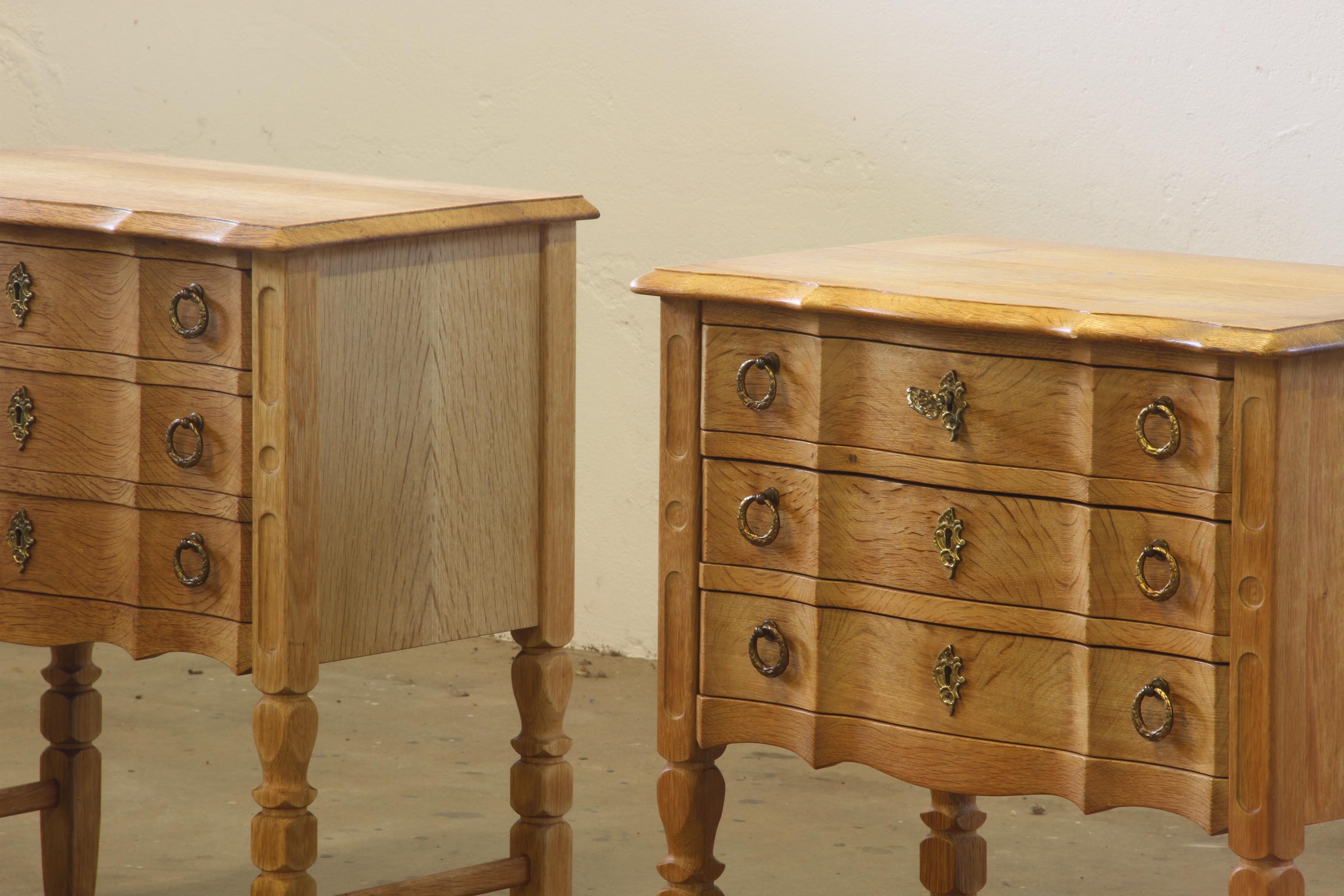 Mid-Century Modern Commode danoise moderne en chêne des années 1960 style Henning Kjærnulf, Danemark en vente