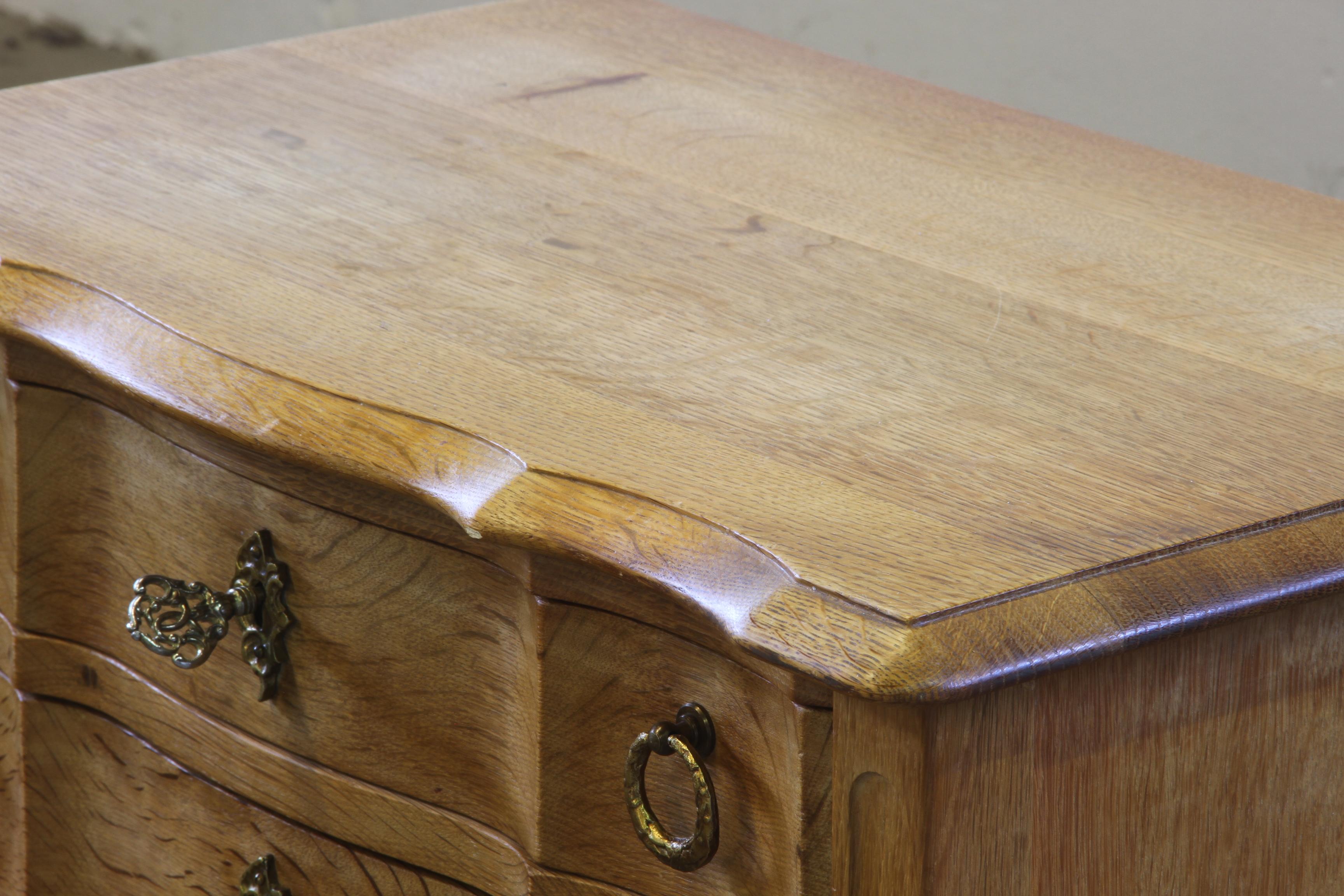 Milieu du XXe siècle Commode danoise moderne en chêne des années 1960 style Henning Kjærnulf, Danemark en vente