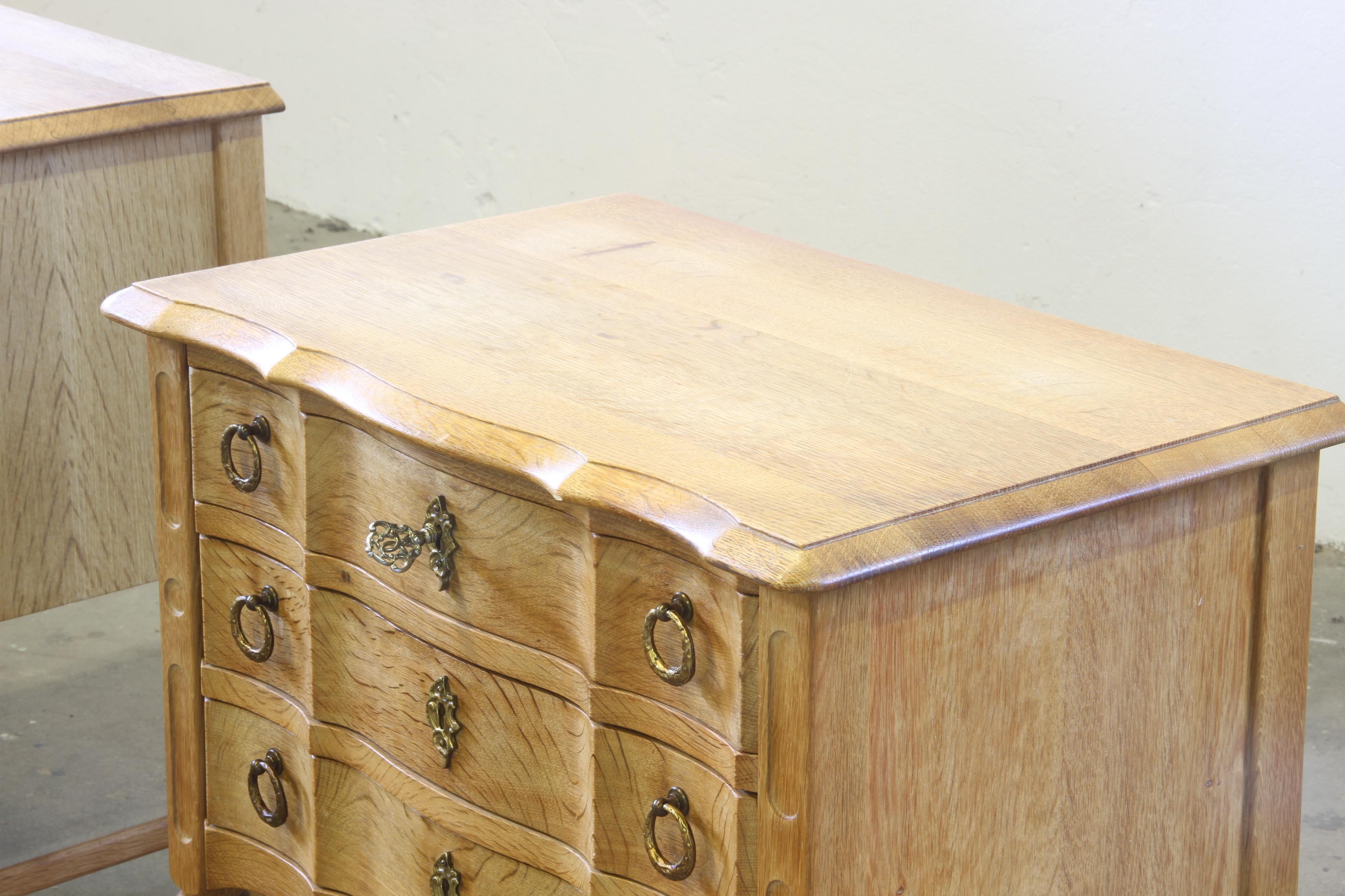 Chêne Commode danoise moderne en chêne des années 1960 style Henning Kjærnulf, Danemark en vente