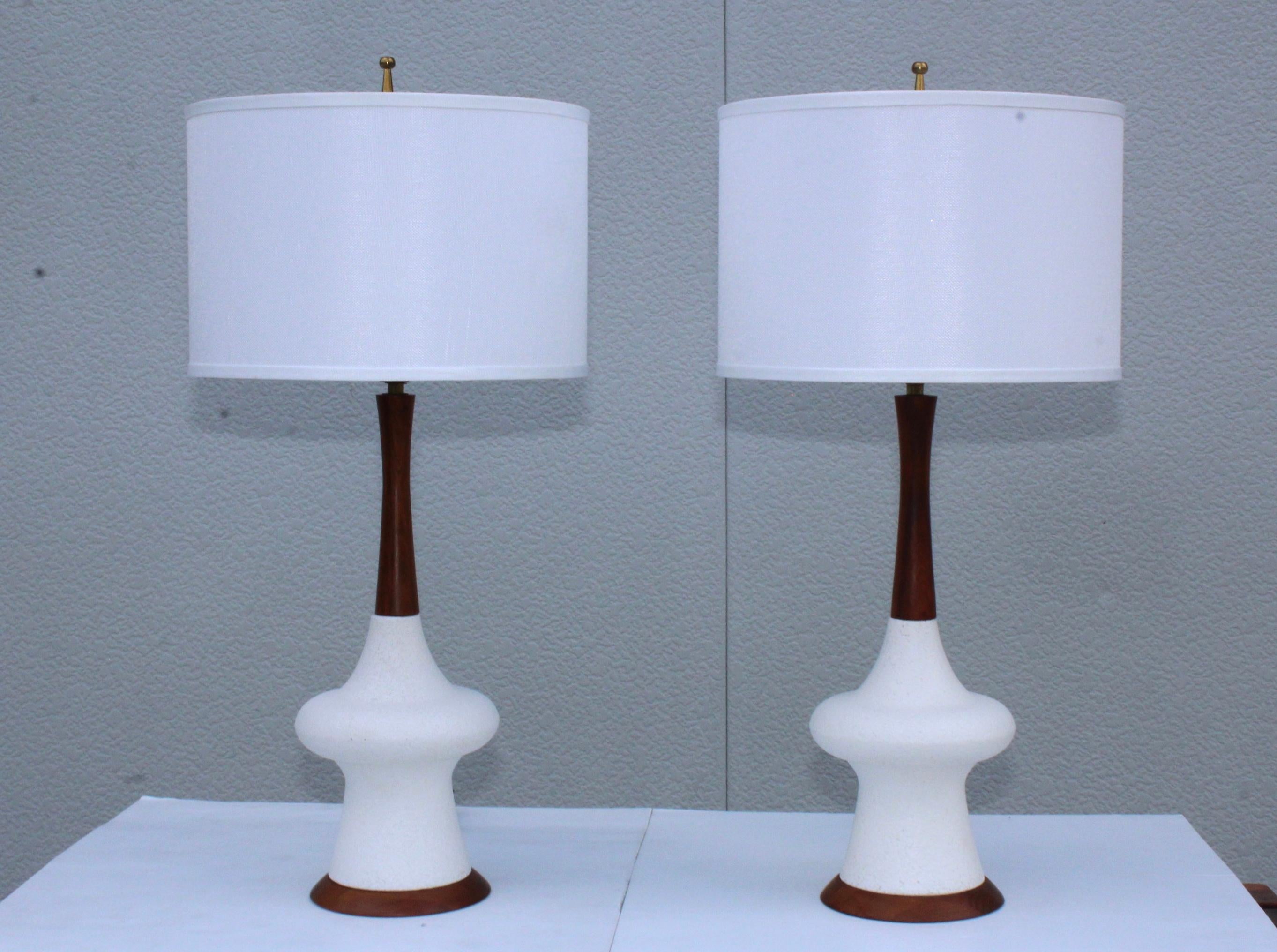 1960's Mid-Century Modern Danish style white pottery and walnut table lamps.

Height to light socket 23