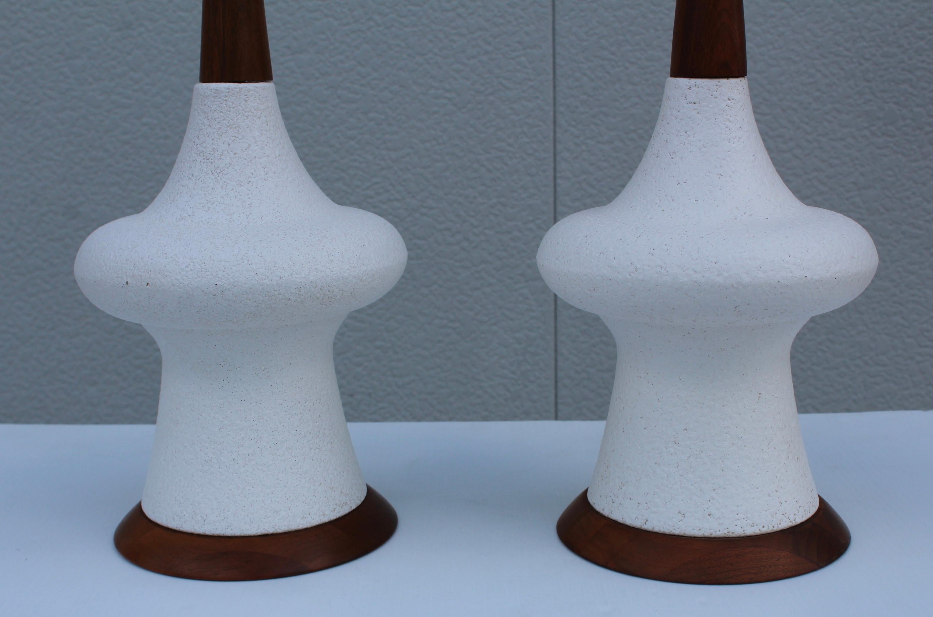 1960s Modern Danish Style Pottery and Walnut Table Lamps In Good Condition In New York, NY