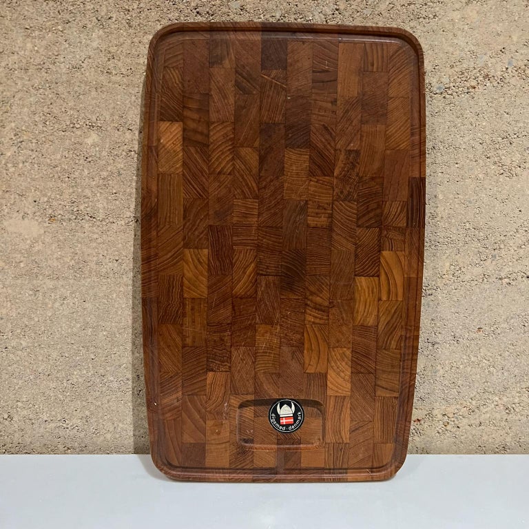 1960s DIGSMED Teakwood Cutting Board Cheese Charcuterie Denmark For Sale 1