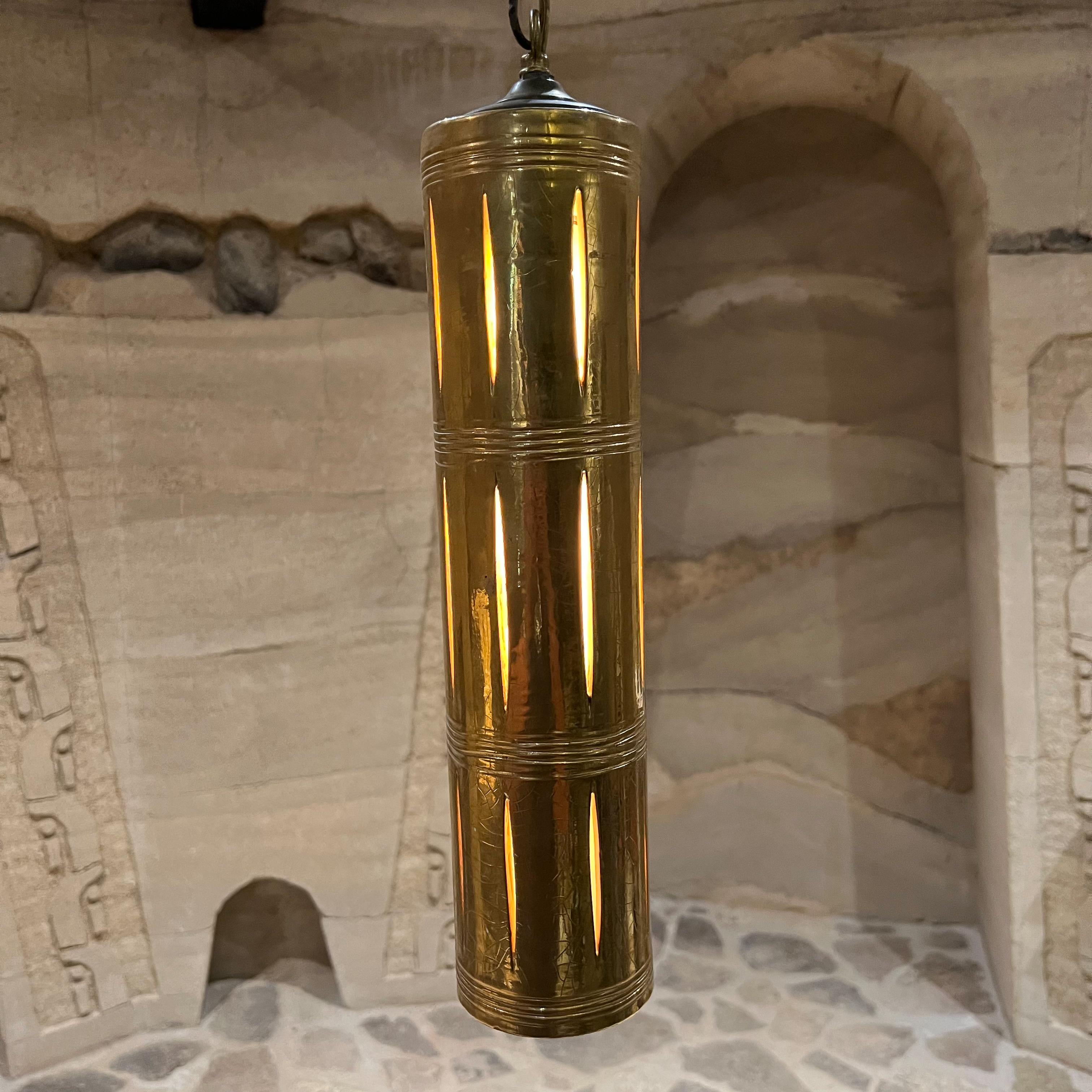 Milieu du XXe siècle Lampe à suspension Peekaboo des années 1960, céramique dorée en vente