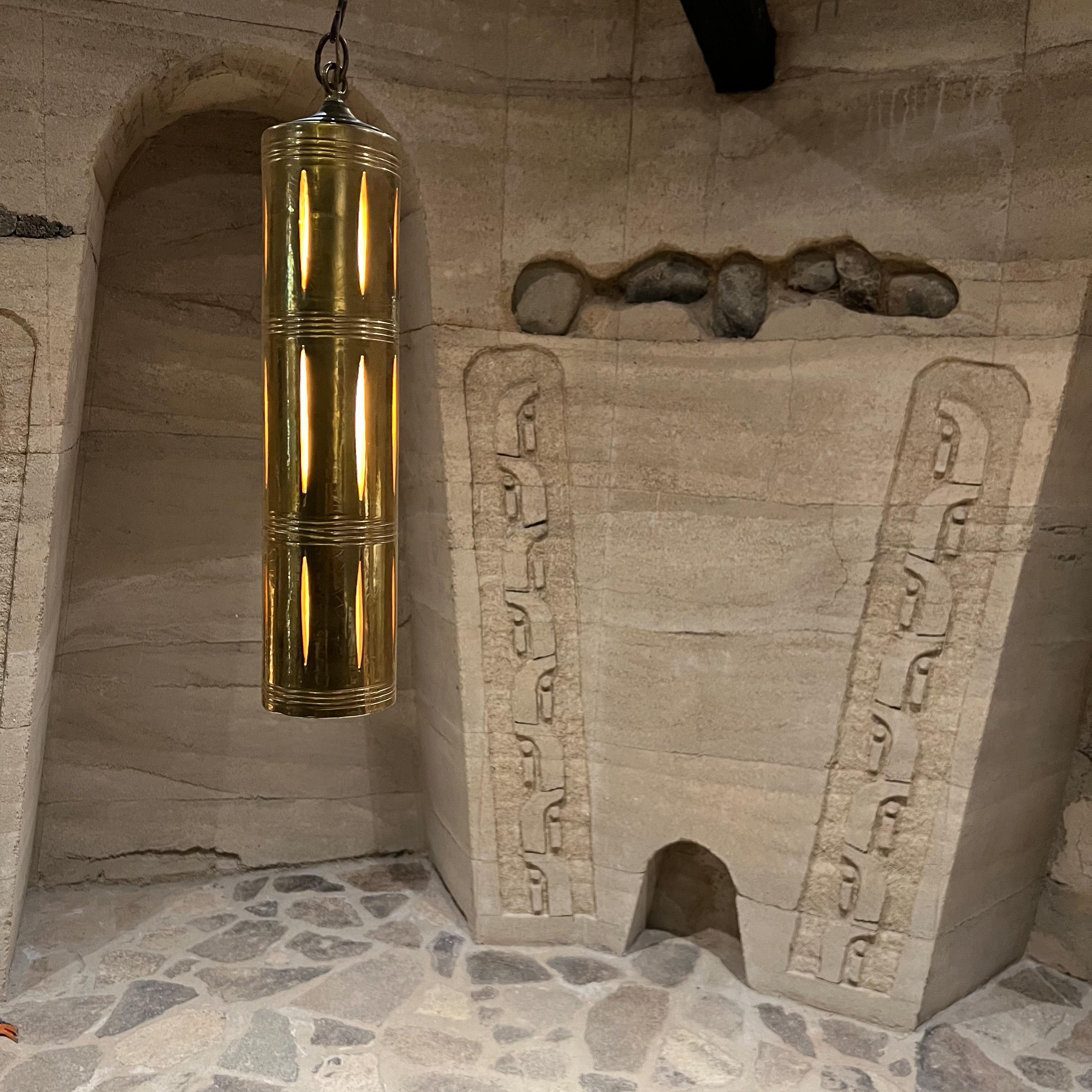Céramique Lampe à suspension Peekaboo des années 1960, céramique dorée en vente