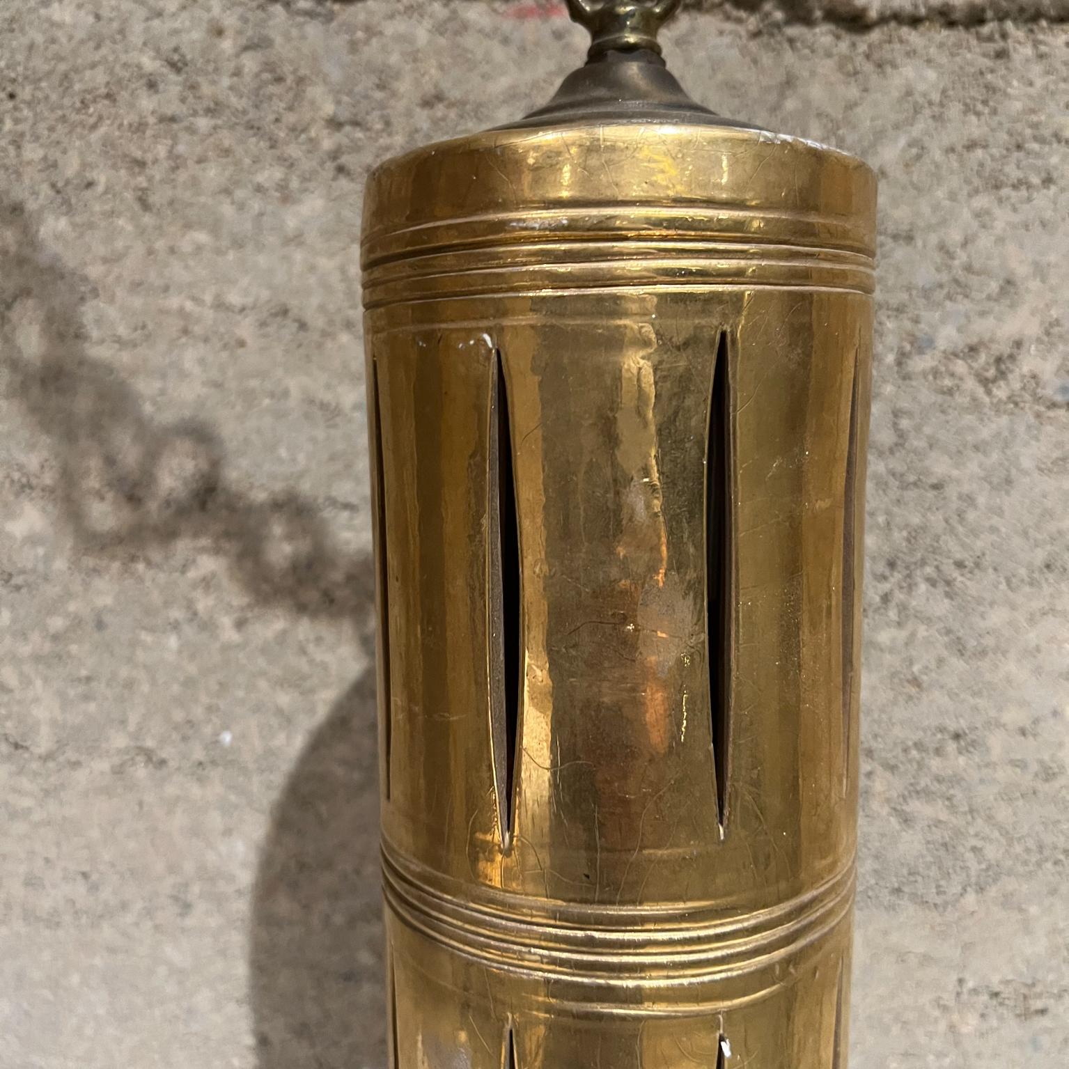 Lampe à suspension Peekaboo des années 1960, céramique dorée en vente 2