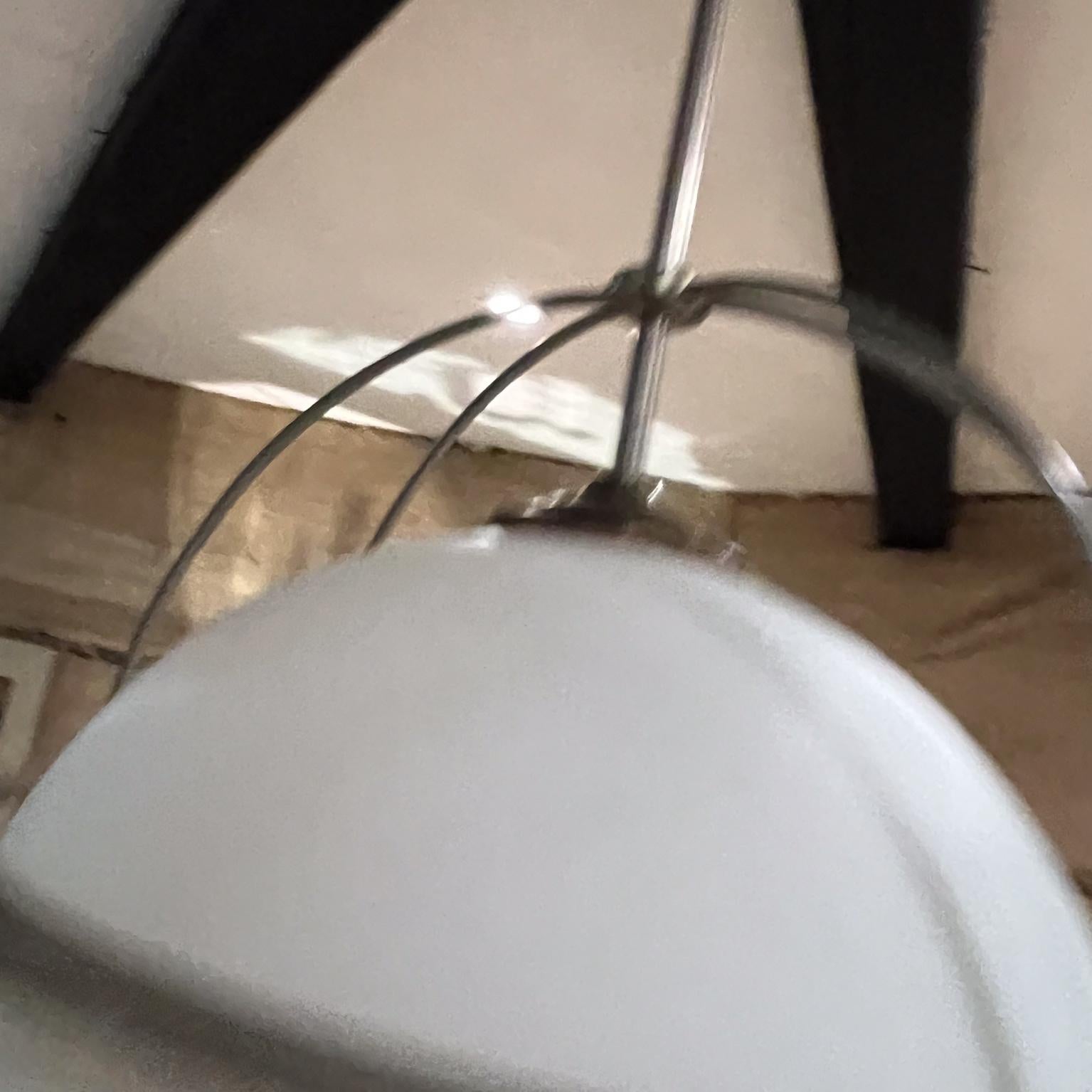 Lampada a sospensione Omega di Vico Magistretti in stile anni '60 con vetro satinato in vendita 2
