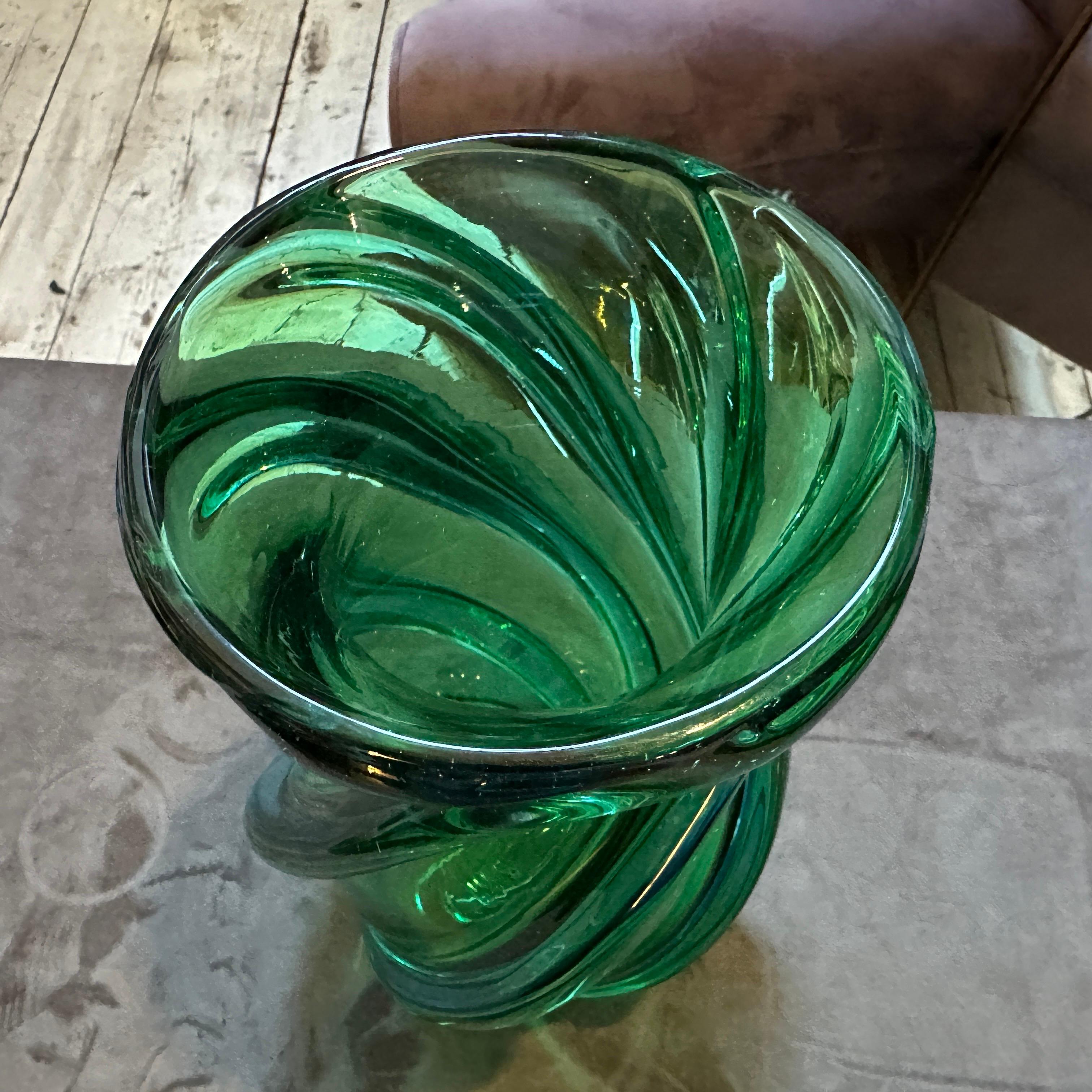 1960s Modern Green Uranium and Blue Murano Glass Vase by Seguso For Sale 3