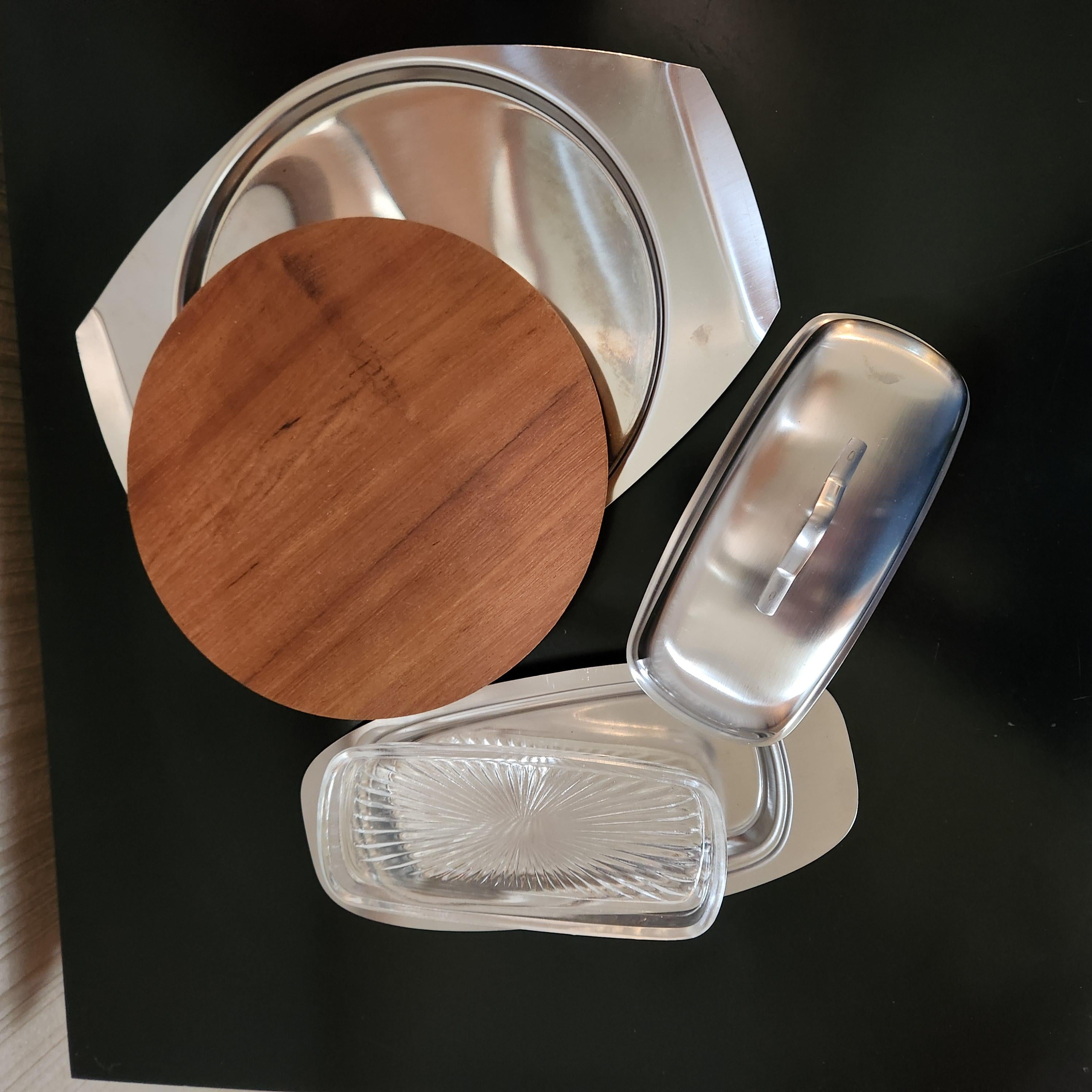 1960s Modern Hostess Gift New Cheese Board and Butter Dish Japanese
Stamped Japan
Stainless Steel, Walnut Wood and Glass Butter Tray insert
Round tray approximately 10.5 x 8 x .5 tall
Butter dish 8.5 x 4 x 3 tall
New original set vintage