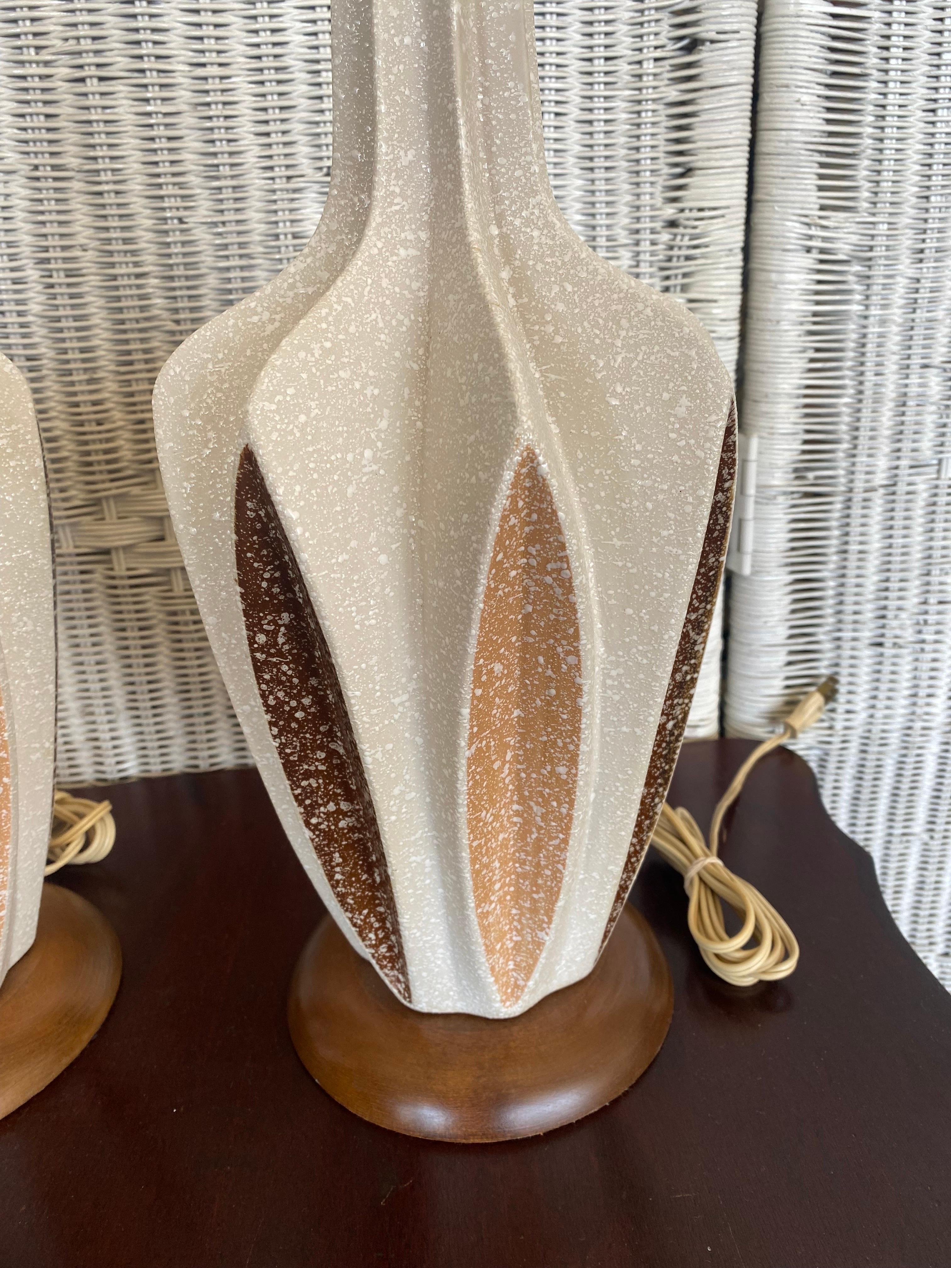 1960s Modern Italian Ceramic Lamps, a Pair In Good Condition For Sale In San Carlos, CA