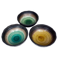 1960s Modern Japanese Small Enamel Bowl Set of Three Varied Colors Tripod Base