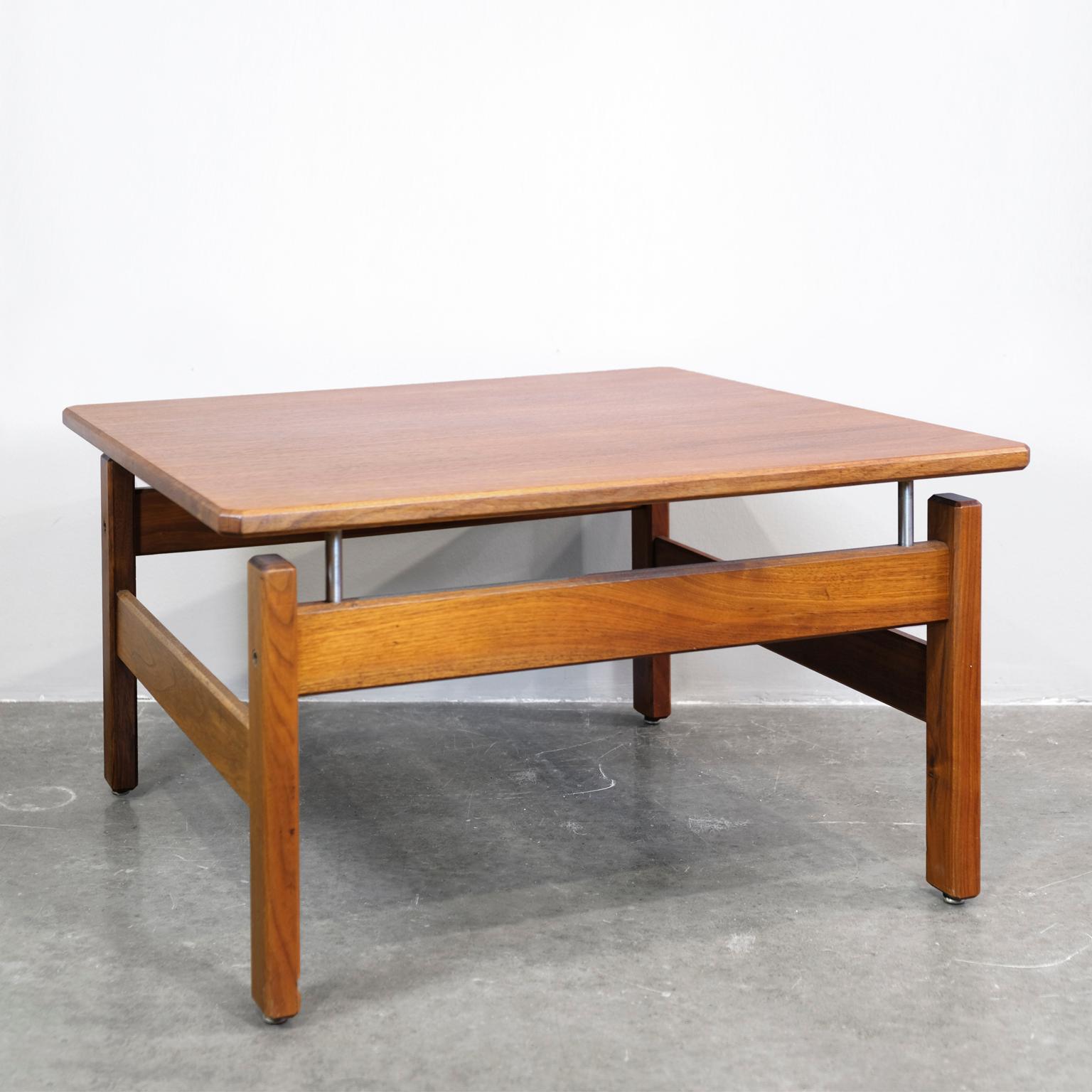 1960s modern coffee table from Olaio Portuguese factory. This piece was designed by José Espinho and belongs to 