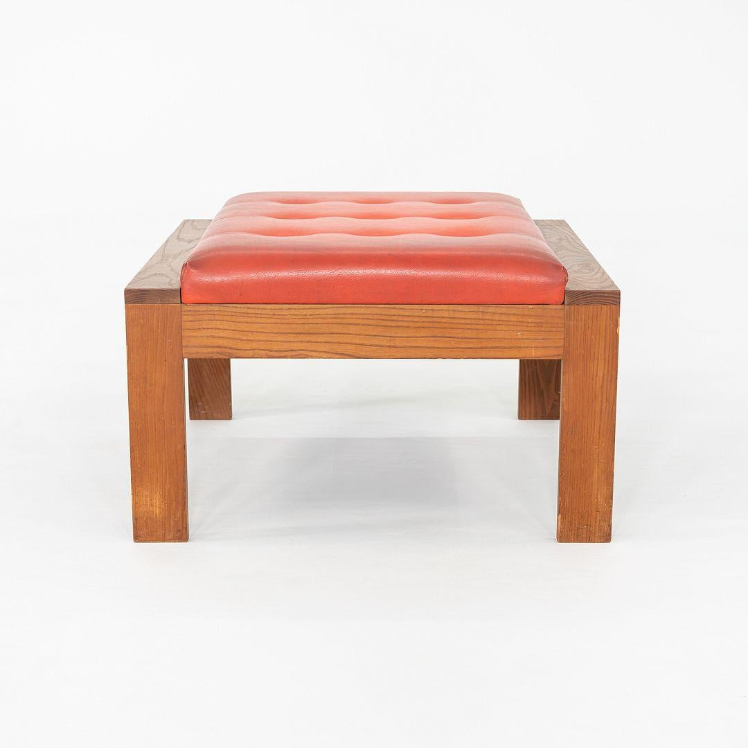 1960s Modern Ottoman Stool by C.I. Designs en vinyle Persimmon Bon état - En vente à Philadelphia, PA