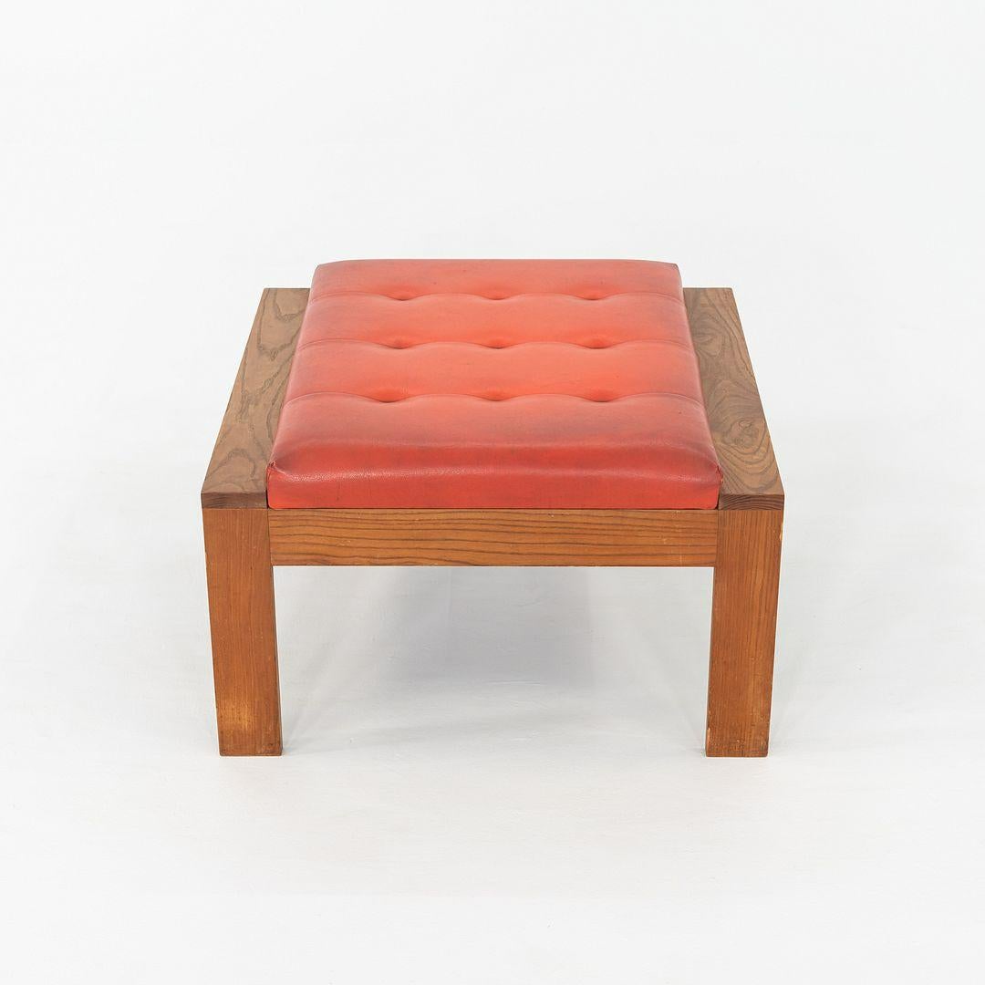 Milieu du XXe siècle 1960s Modern Ottoman Stool by C.I. Designs en vinyle Persimmon en vente