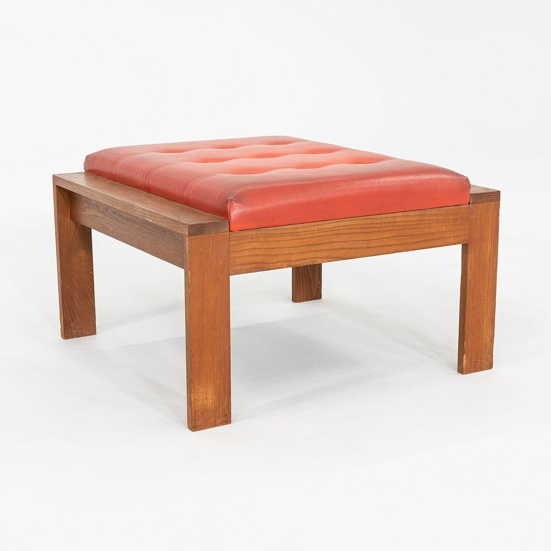 Bois 1960s Modern Ottoman Stool by C.I. Designs en vinyle Persimmon en vente