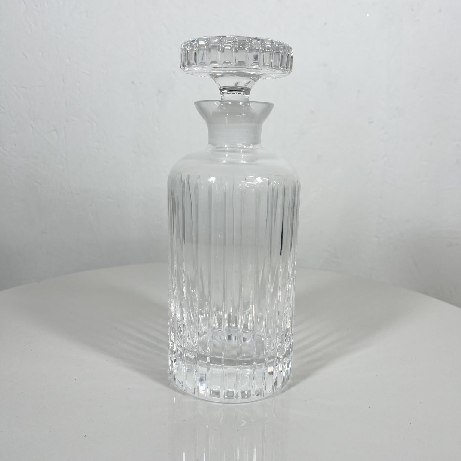 1960s Modern elegance ribbed crystal glass decanter from Italy.
Matching crystal Italian Ice bucket in another listing.
Measures: 9.75 tall x 3.88 diameter.
Original vintage preowned condition.
Faded maker stamp present.
Made in Italy genuine