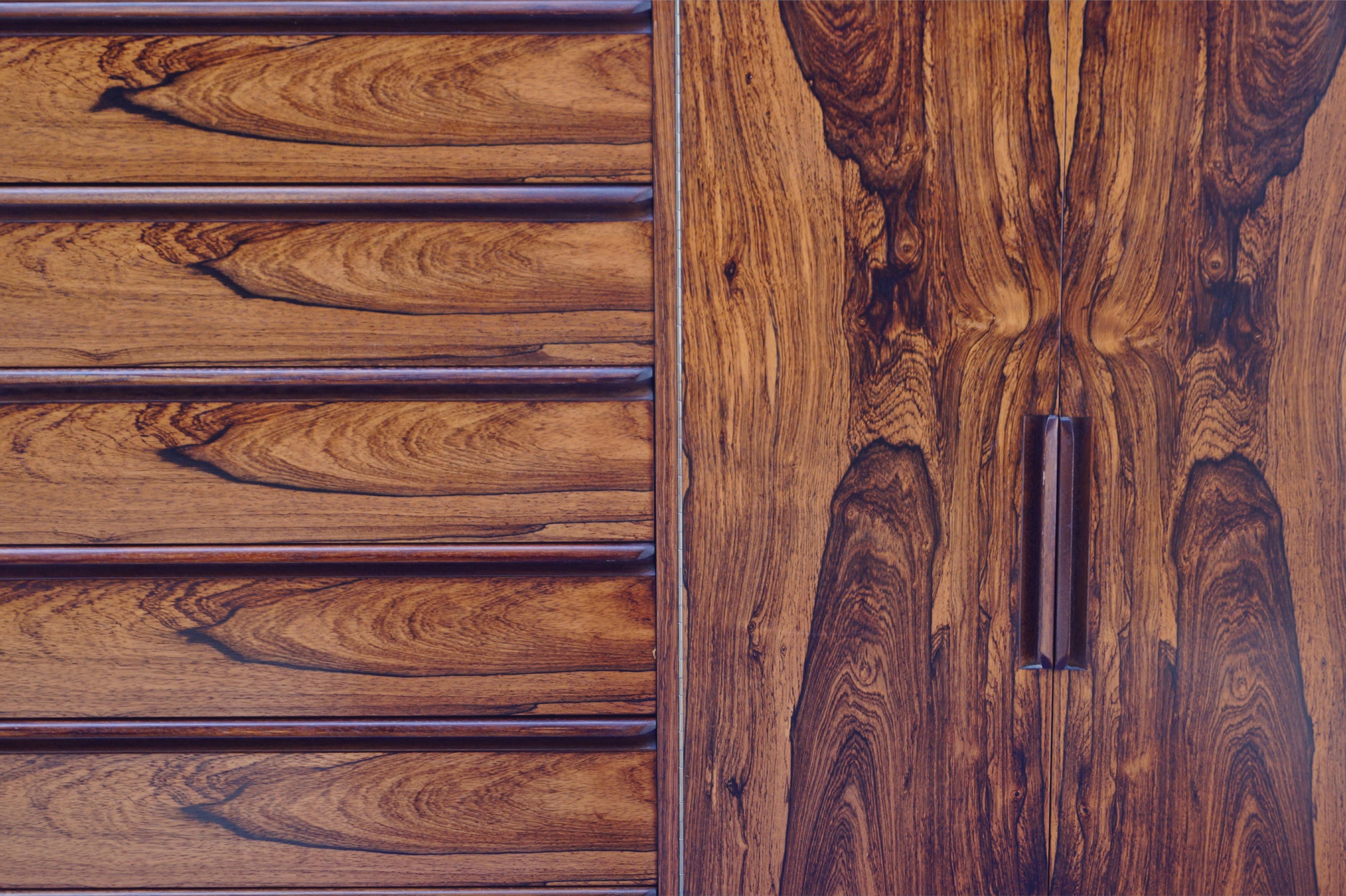 rosewood chest of drawers