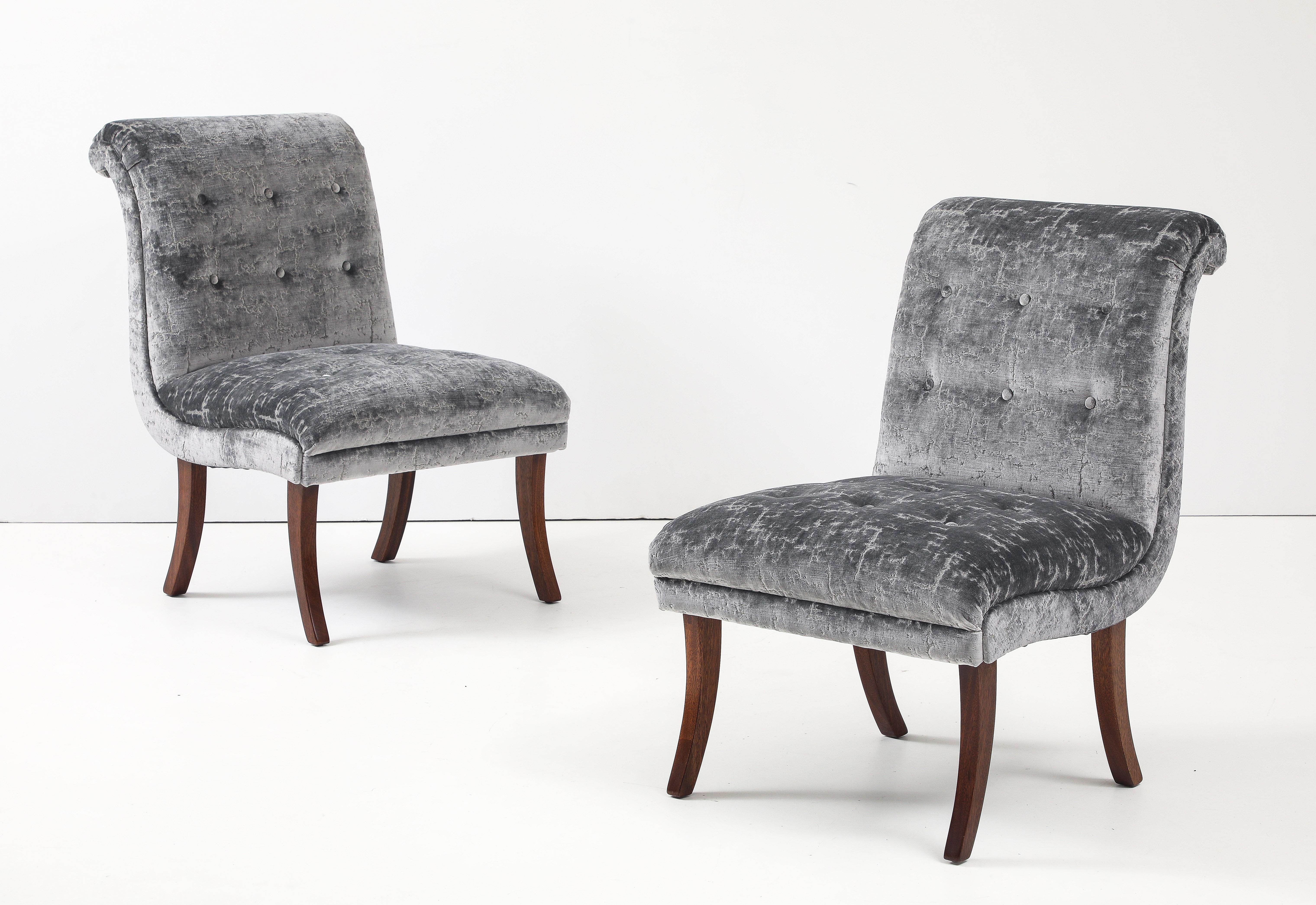 Metà XX secolo Sedie moderne a gambe a sciabola in mogano degli anni '60 con rivestimento in velluto in vendita