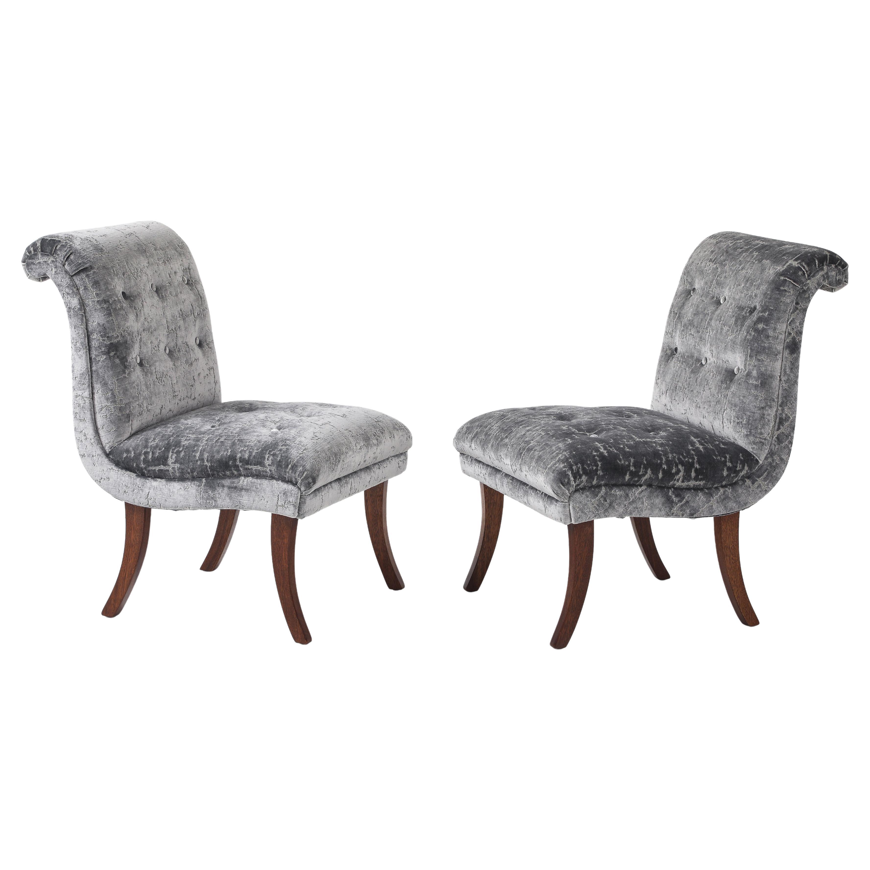 Pantoufles modernes des années 1960 en acajou avec pattes de sabre et tapisserie en velours