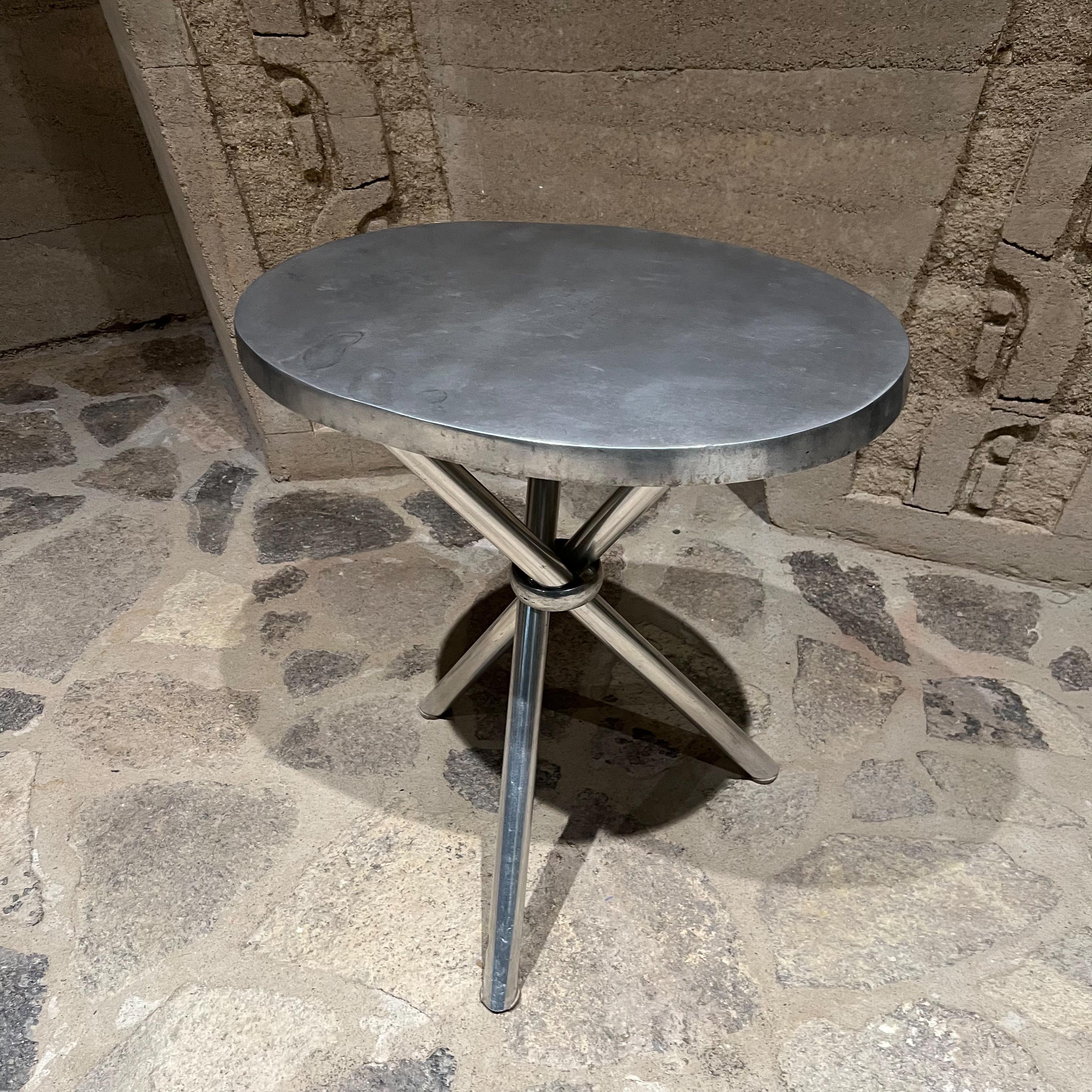 1960s Modern Sculptural Patio Aluminum Side Tripod Table Style of Brown Jordan 6
