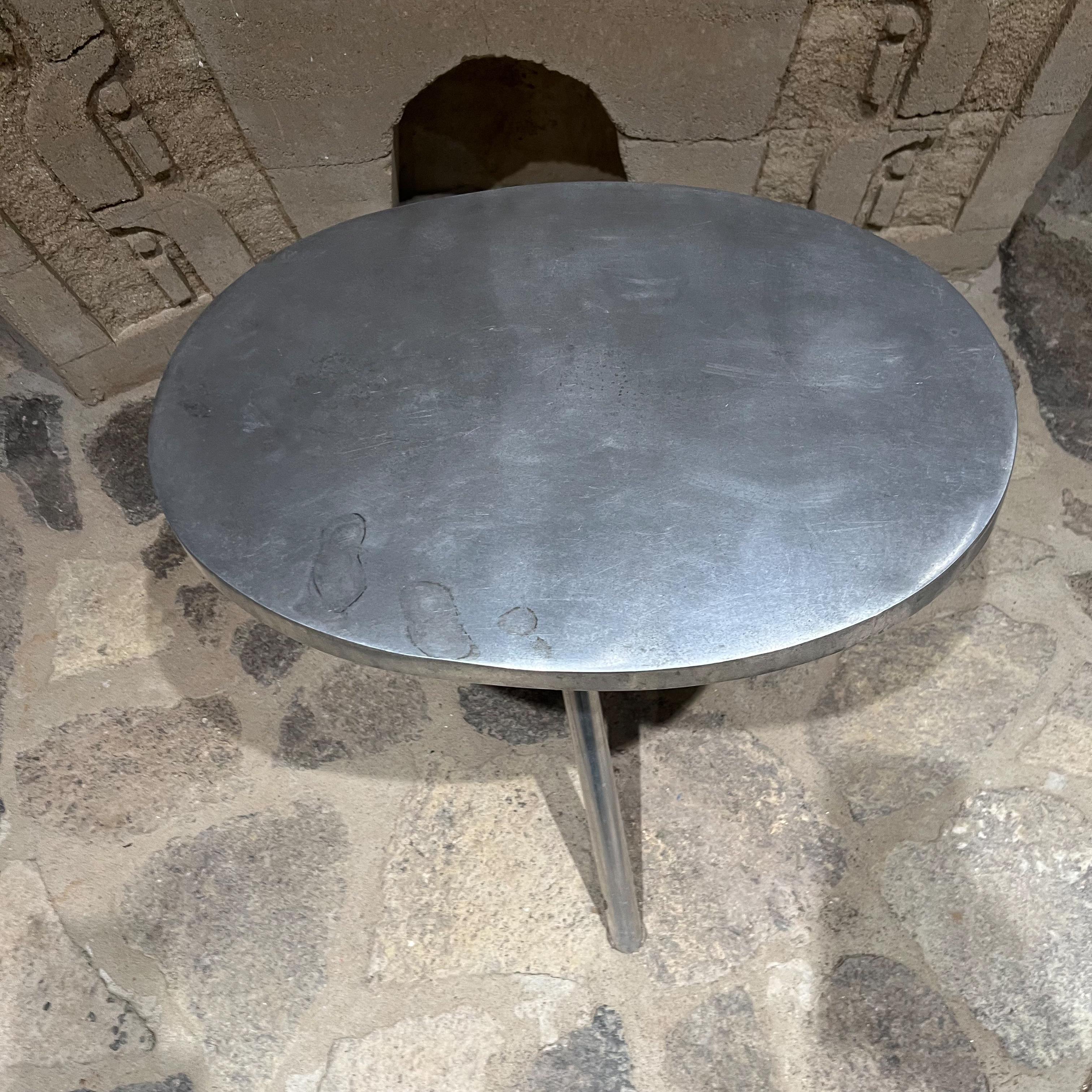 1960s Modern Sculptural Patio Aluminum Side Tripod Table Style of Brown Jordan 2