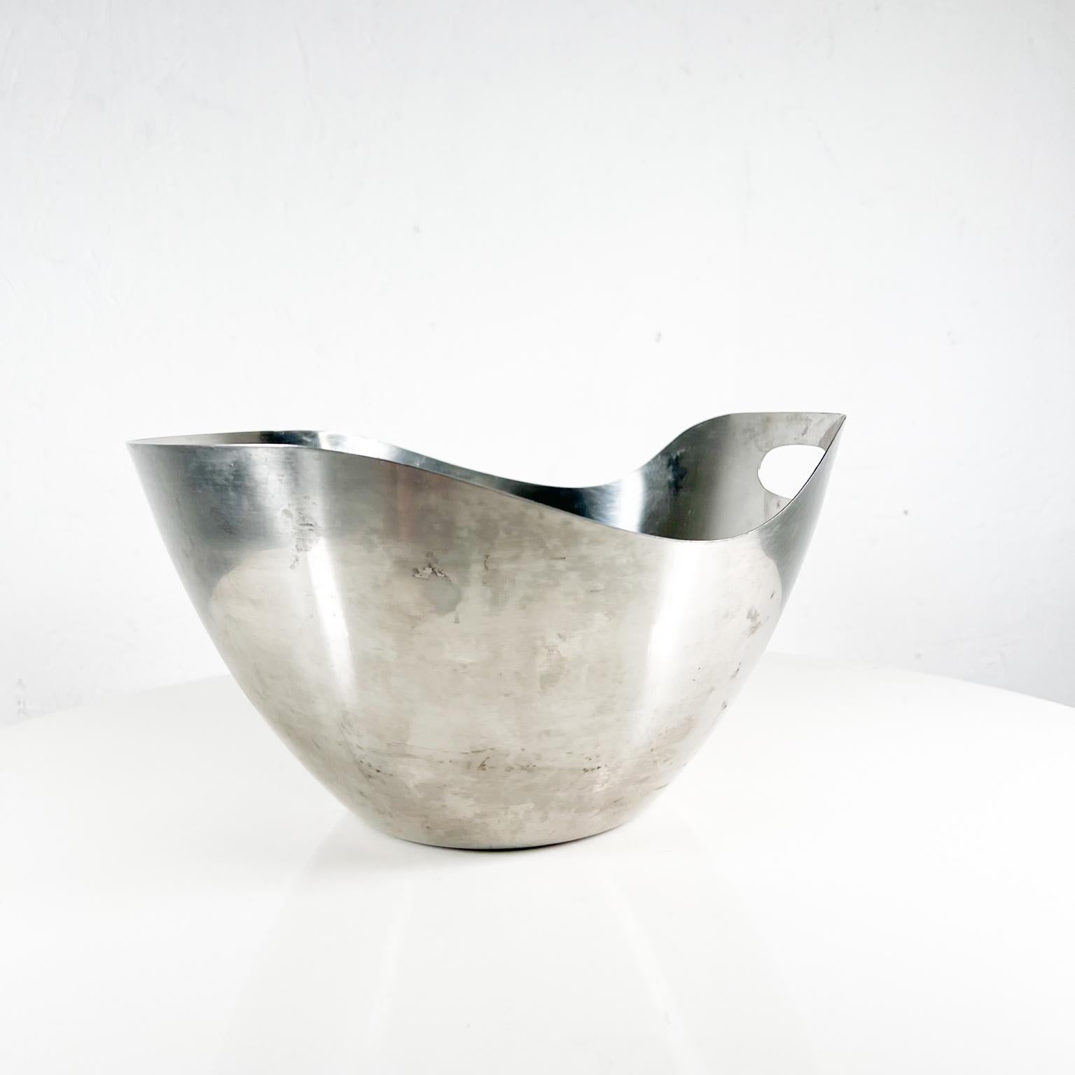 1960s Modern Sculptural Stainless-Steel Wave Salad Bowl from Japan In Good Condition In Chula Vista, CA
