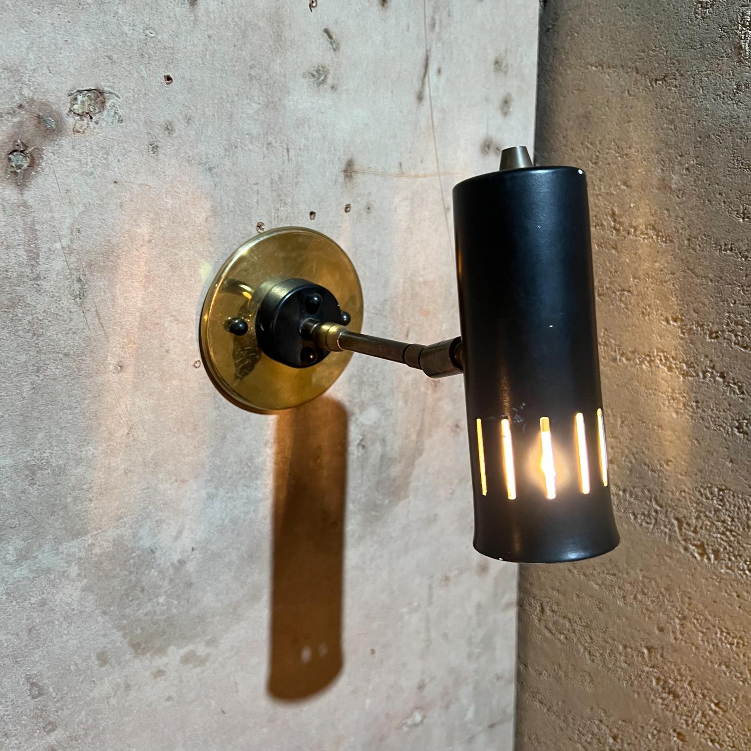 1960s Modern Stilnovo Sconce Italy Retrofit New Brass Backplate + 6 disponibles en vente 2