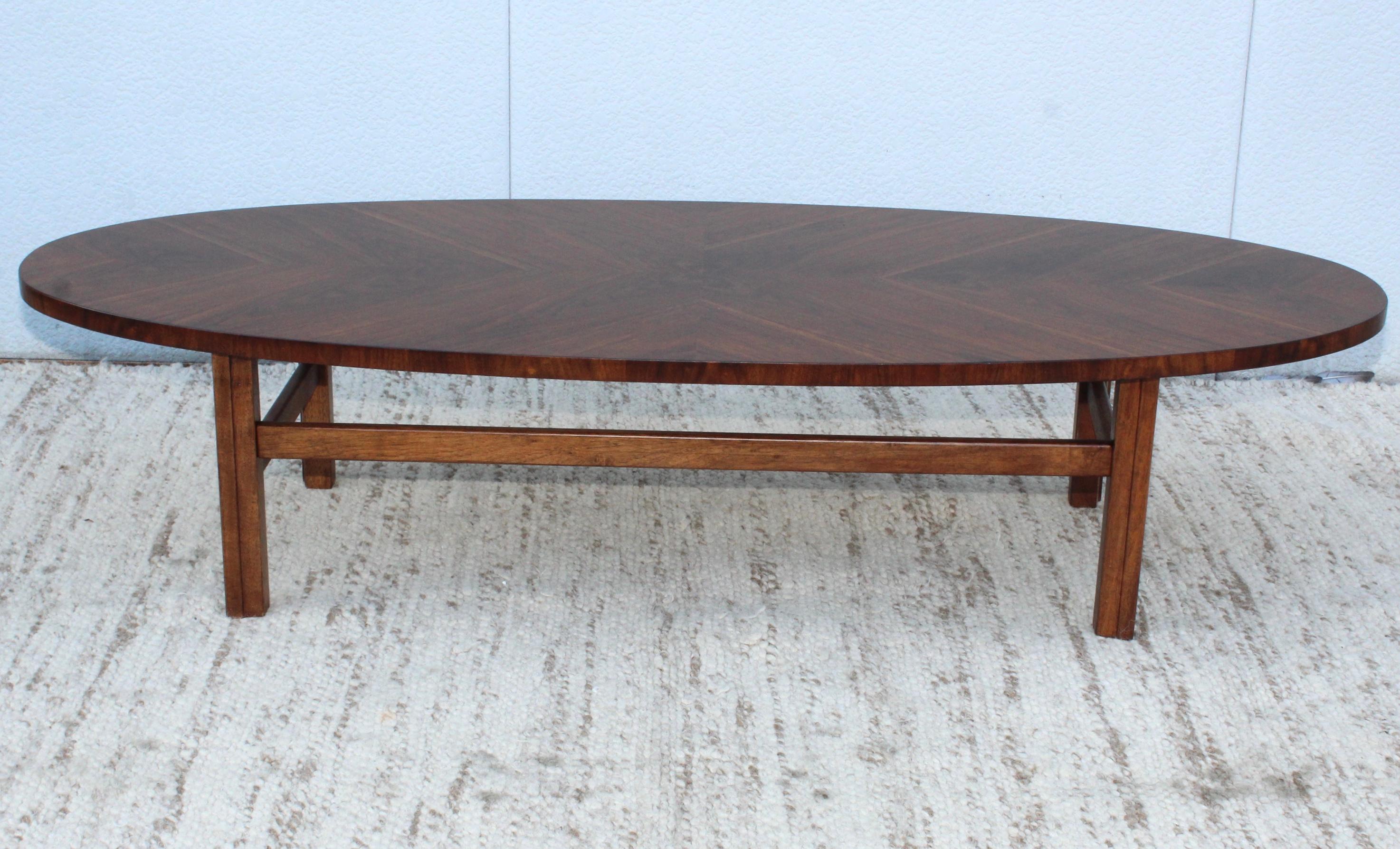 1960s Modern Surfboard Walnut Coffee Table In Good Condition In New York, NY
