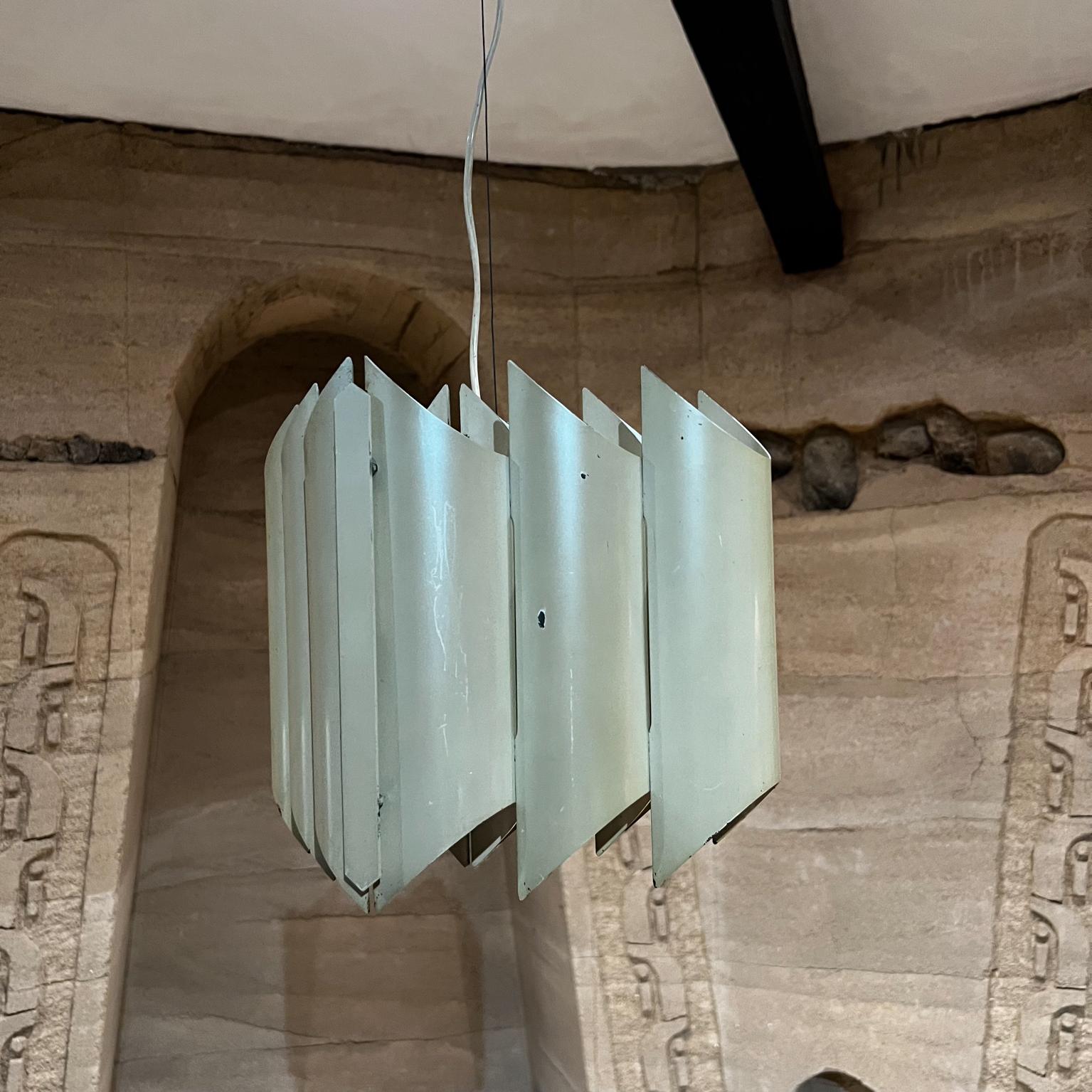 röhrenförmiger Metallblech-Kathedrale-Kronleuchter, Robert Sonneman, 1970er Jahre (Moderne der Mitte des Jahrhunderts) im Angebot