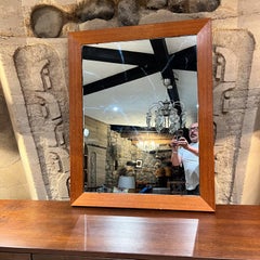 Specchio da parete moderno degli anni '60 in legno di teak e sapele