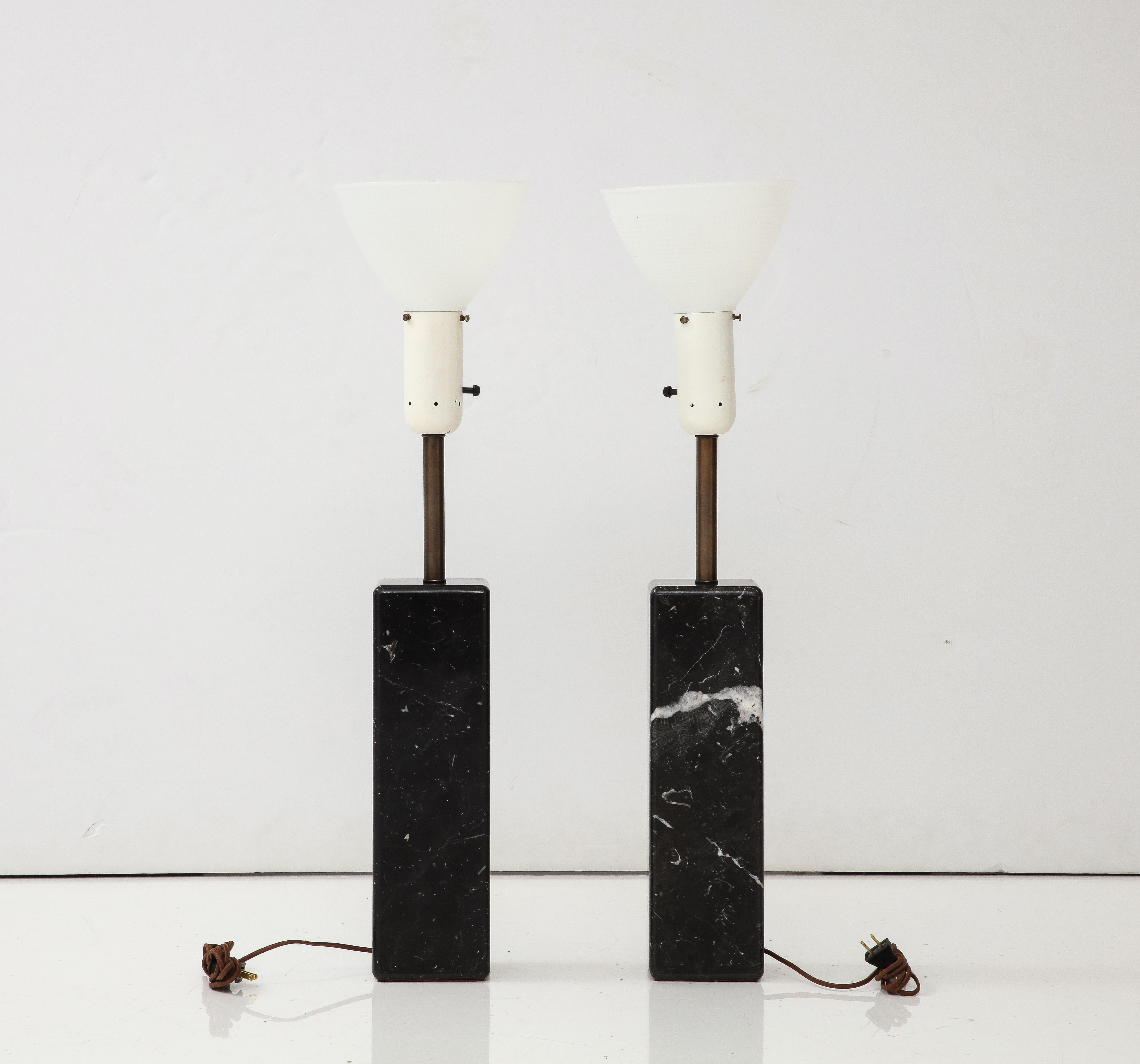 1960's Modern Walter Von Nessen Carrara Marmor Tischlampen im Angebot 4