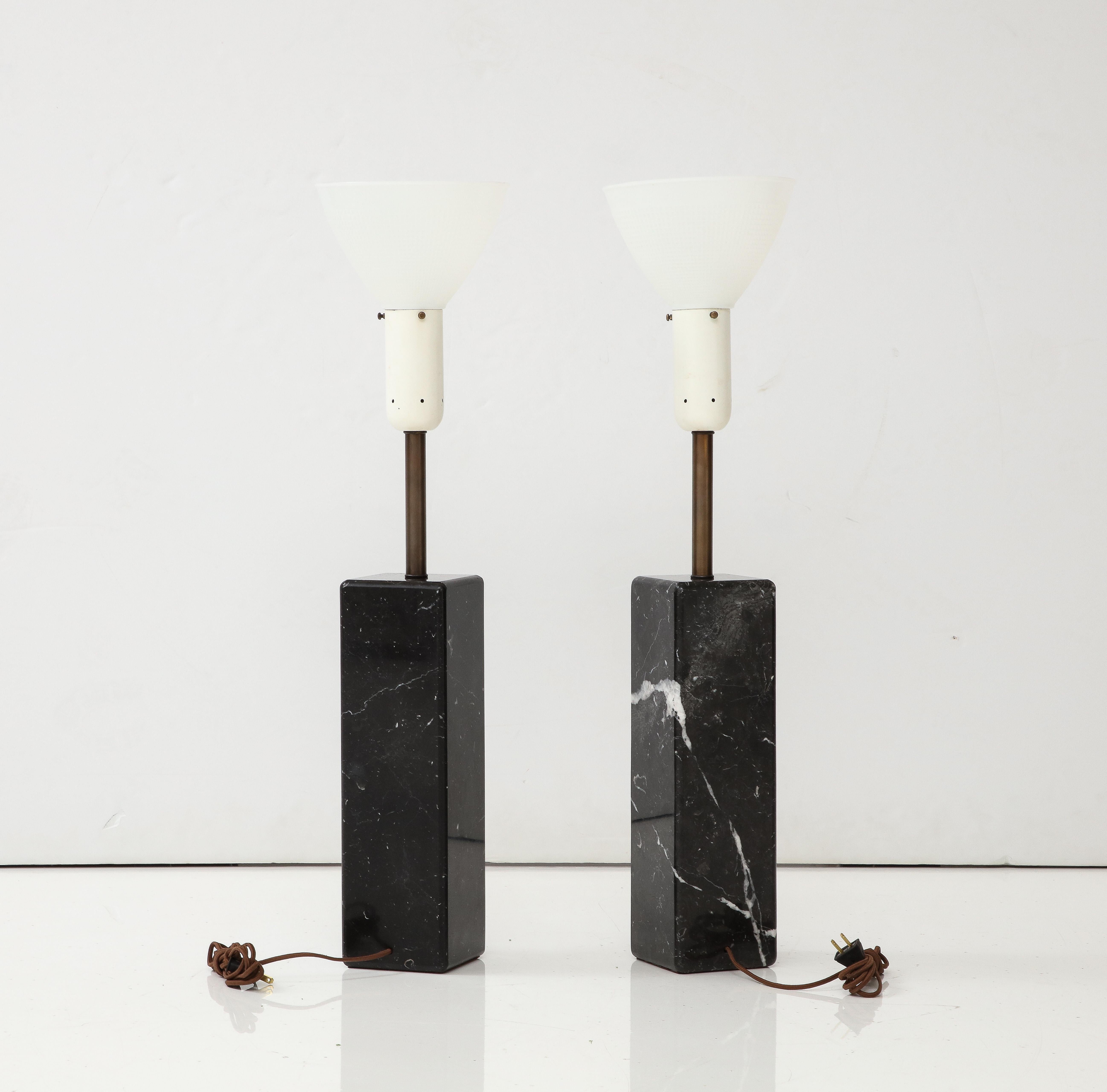 1960's Modern Walter Von Nessen Carrara Marmor Tischlampen im Angebot 6