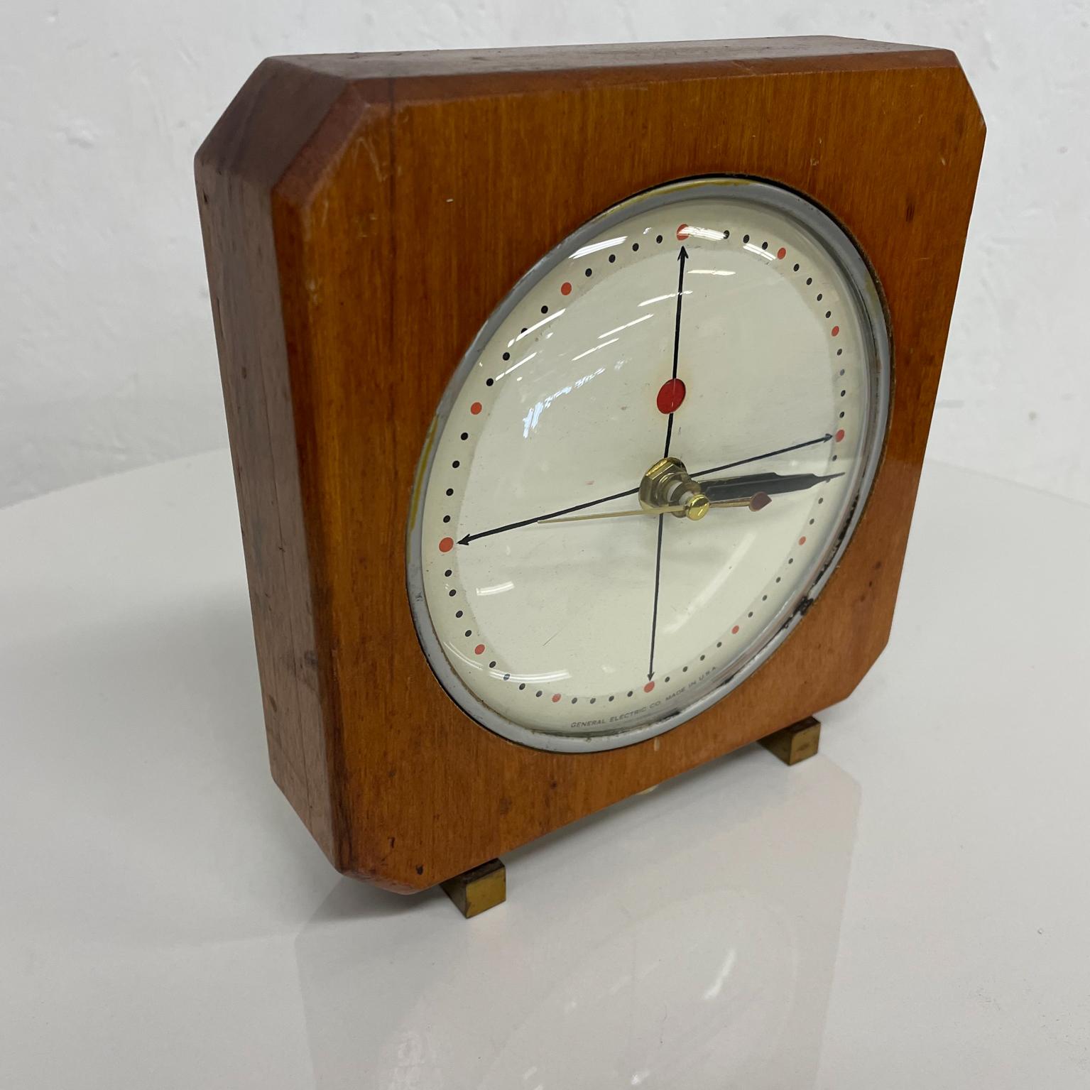 1960s Modernism GE Desk Clock Angled Wood Frame Glass Cover New Movement In Good Condition In Chula Vista, CA