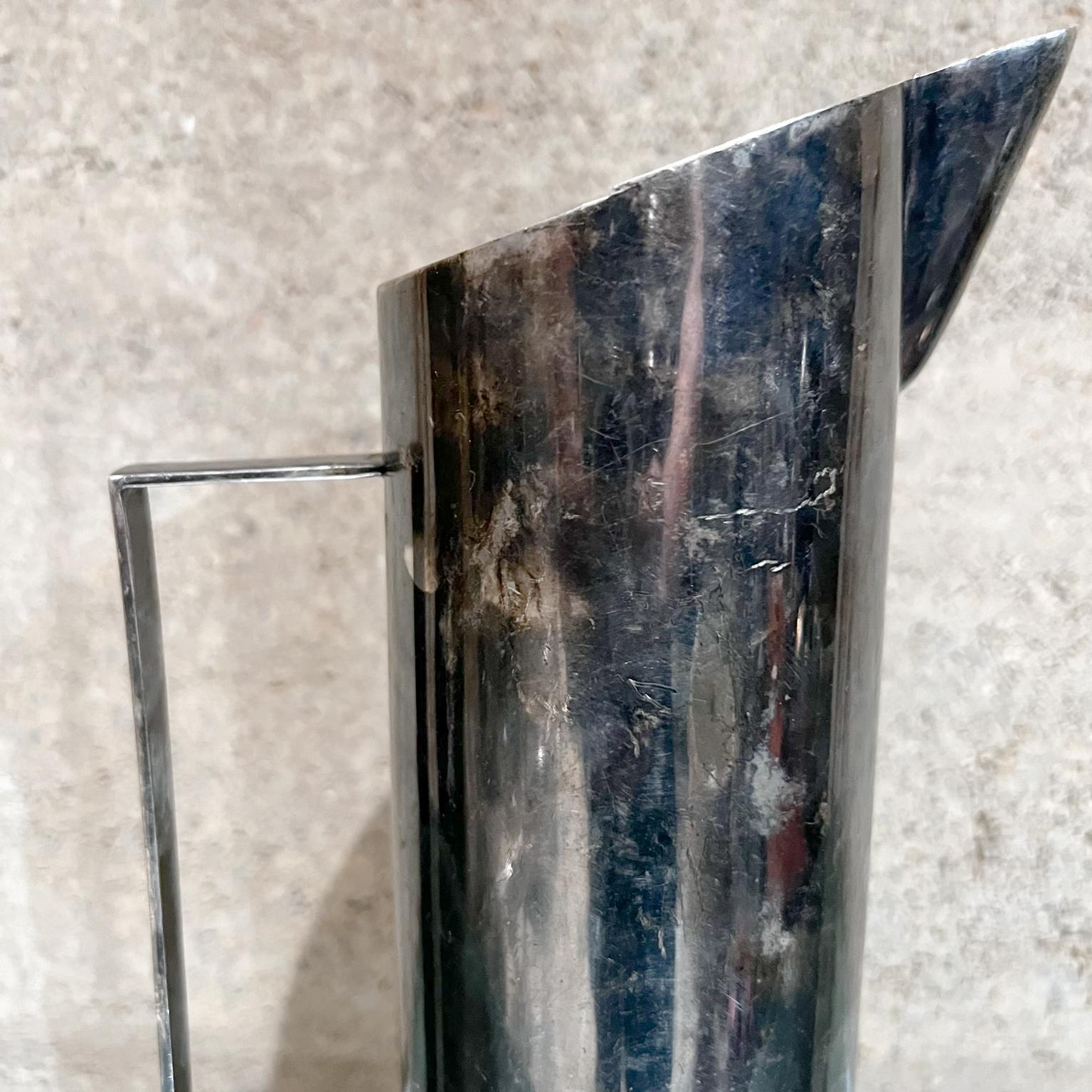 Pichet à eau plaqué argent Fabuleux modernisme Mexique des années 1960 État moyen - En vente à Chula Vista, CA