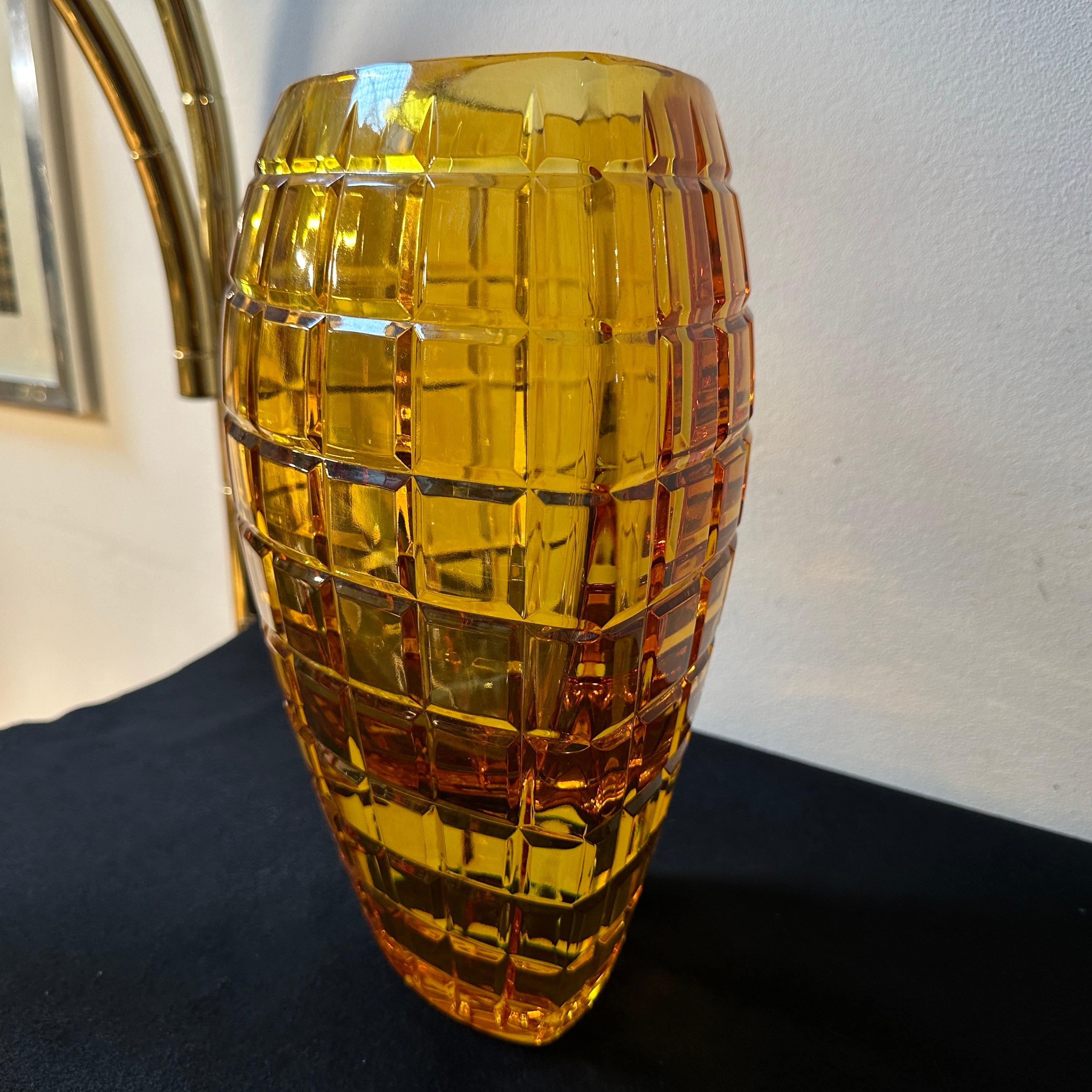 Belge Vase belge moderniste en verre ambré du Val Saint Lambert, années 1960 en vente