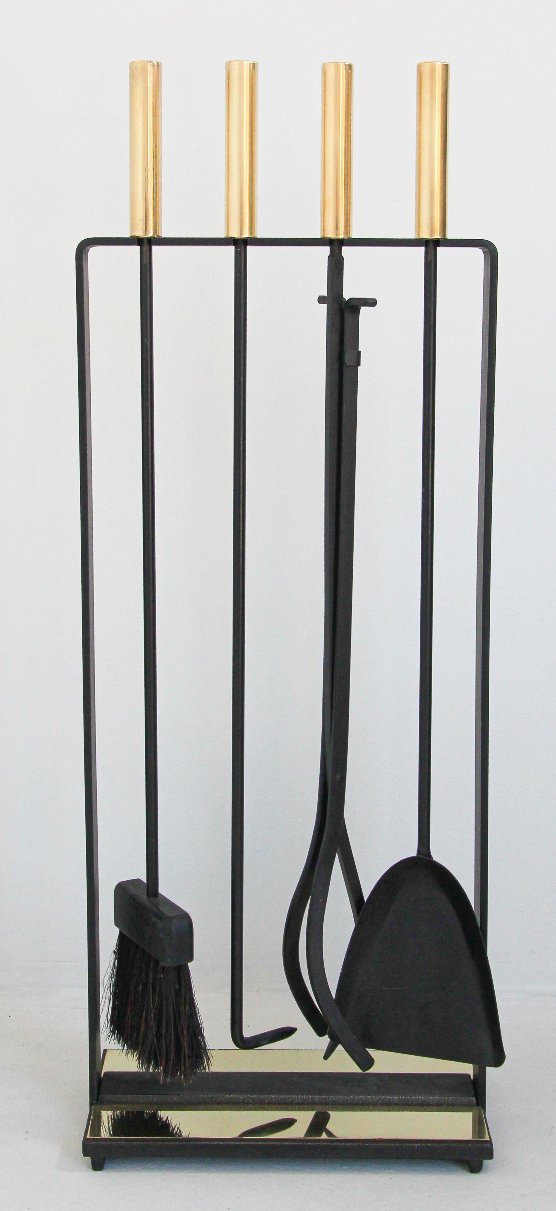 Stunning set of 1960's modernist brass and iron fireplace tools by Pilgrim.
Modernist Wrought Iron and Brass Fireplace Tools by Pilgrim Manufacturing (Maker)
Modernist, five-piece, fire tools set by Pilgrim attributed to George Nelson features a