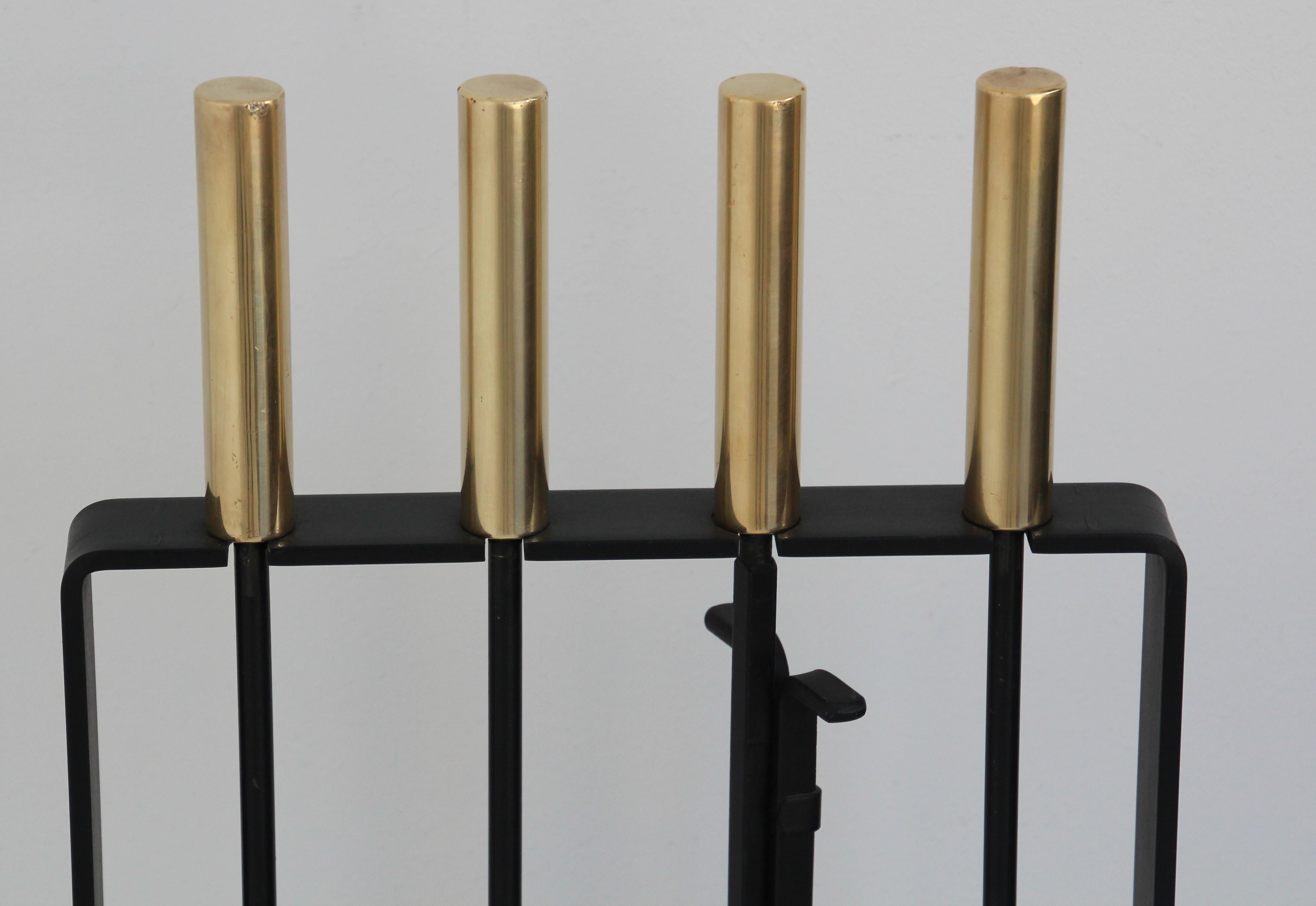 Mid-Century Modern Outils à feu modernistes en laiton et noir par Pilgrim 1960's en vente