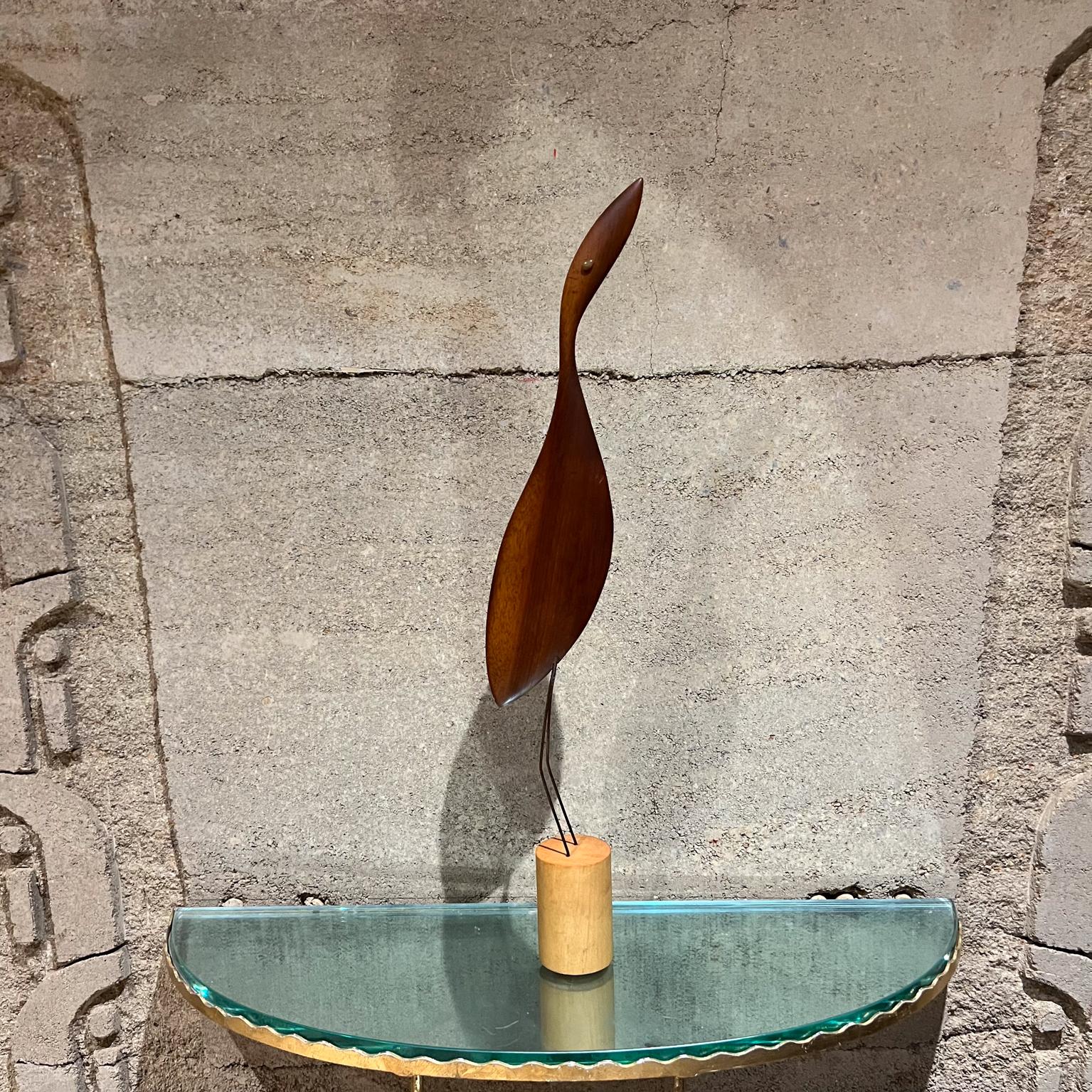 1960s Modern Wood Bird Egret Table Sculpture signed K & P
Artistics estampillé
25 h x 7 p x 2,5 w
Vintage d'occasion non restauré
Voir les images fournies.





