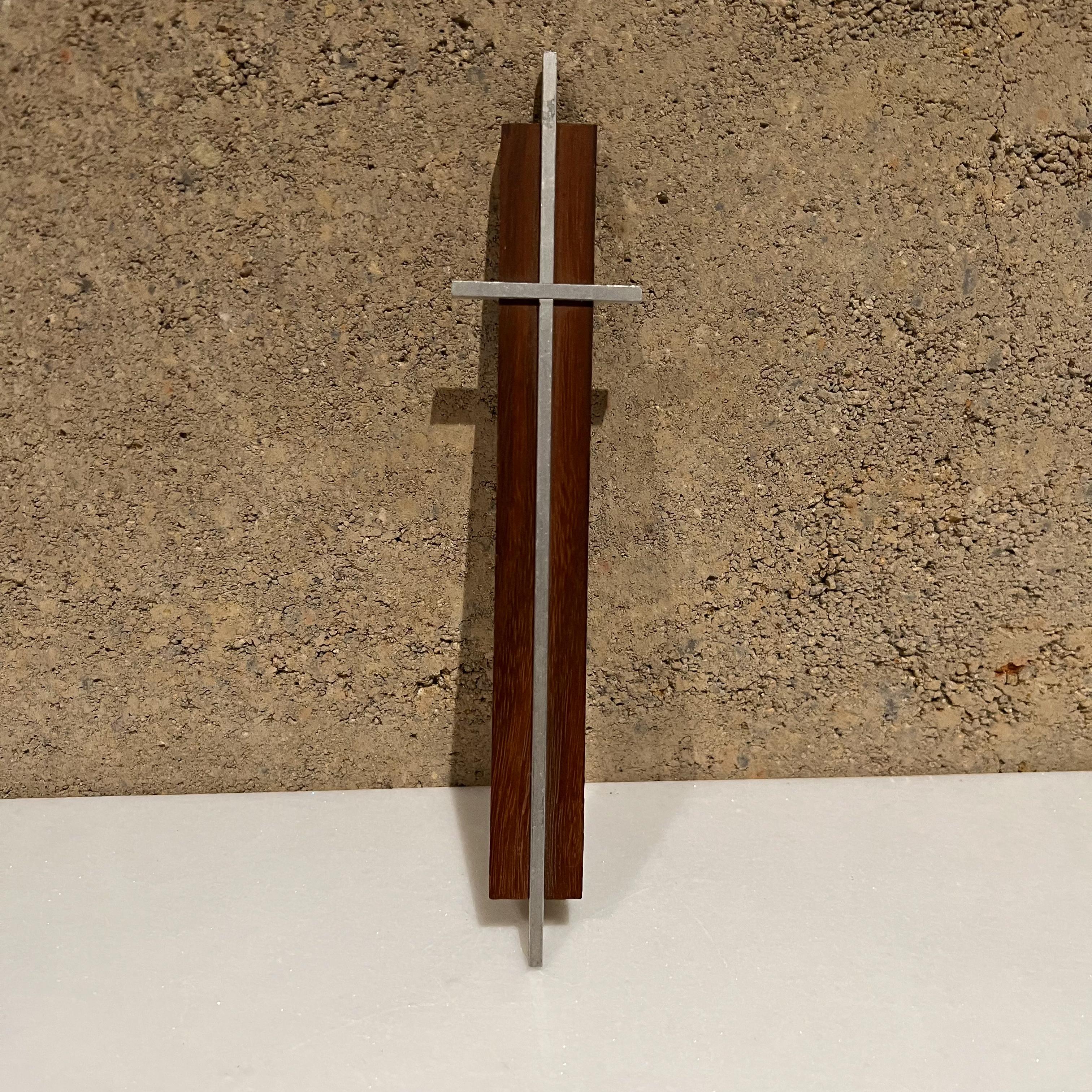 1960s Modernist Cross crucifix in wood and aluminum clean modern minimalist midcentury design
Measures: 8.63 tall x 1.75 wide x .5 deep
Stamped on the back.
Preowned vintage unrestored condition.
See images provided.

