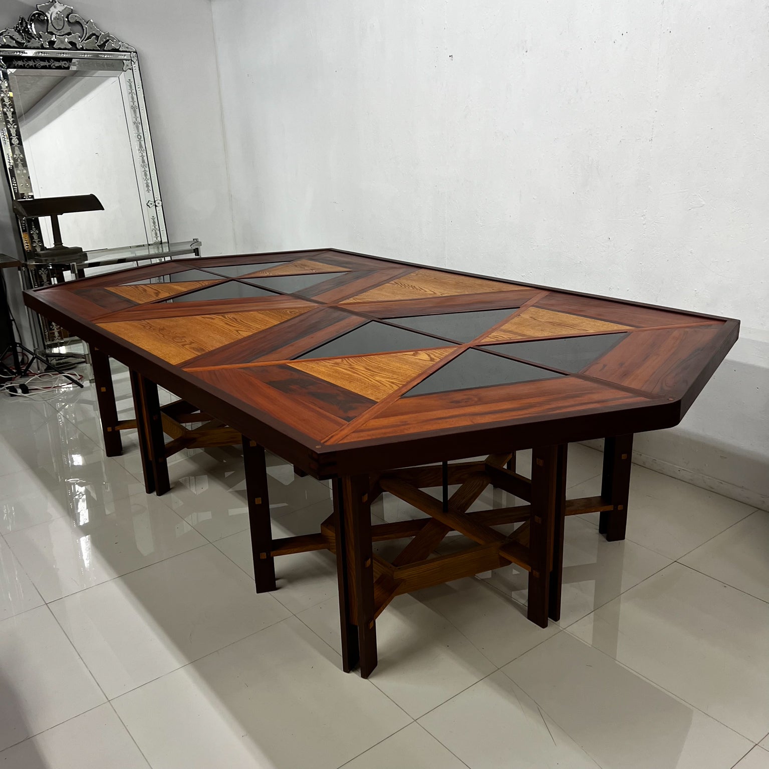 1960er Jahre Modernist Custom Design Esstisch Aufwändige Massivholzeinlegearbeiten im Angebot