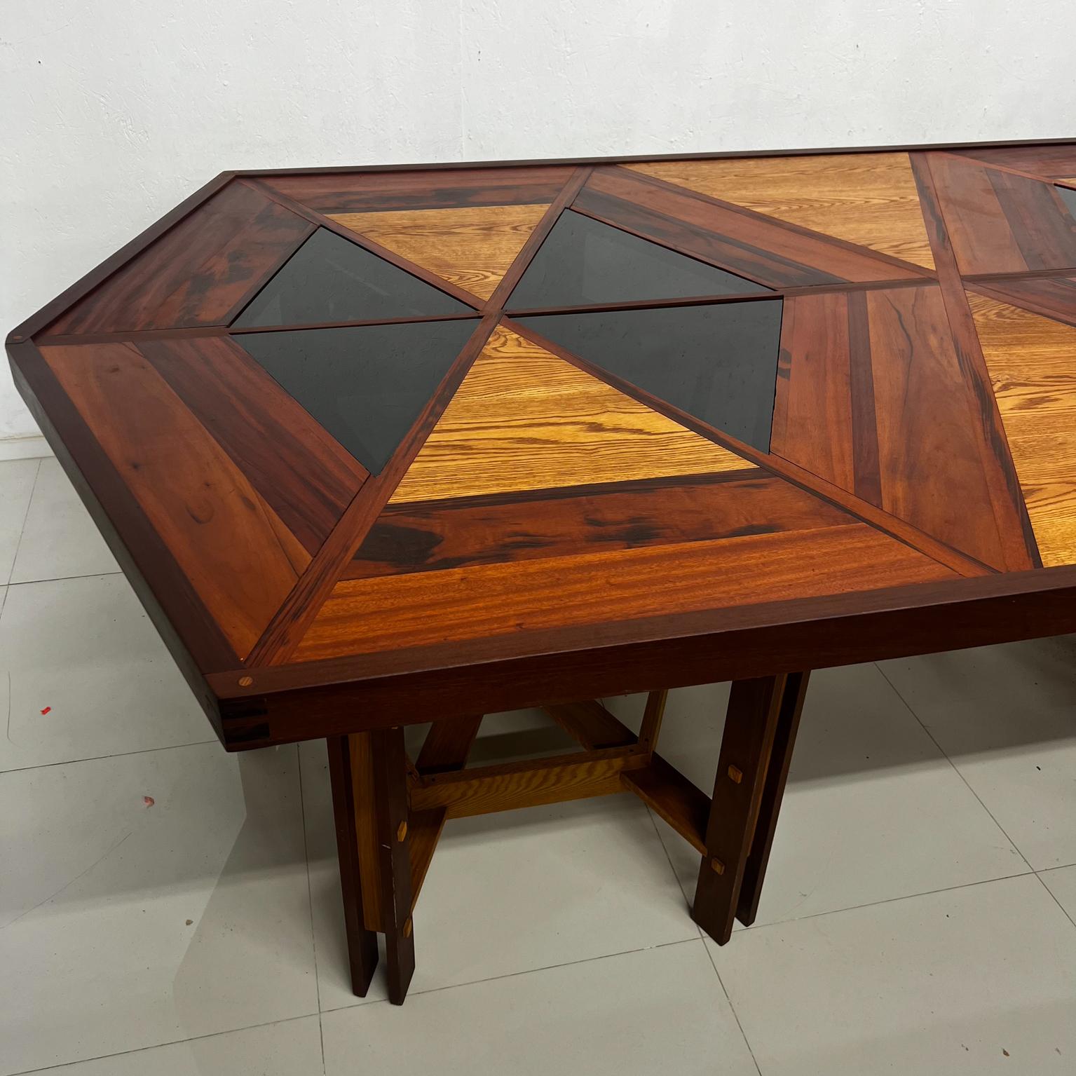 Table de salle à manger moderniste des années 1960 à conception personnalisée en marqueterie de bois massif  en vente 5