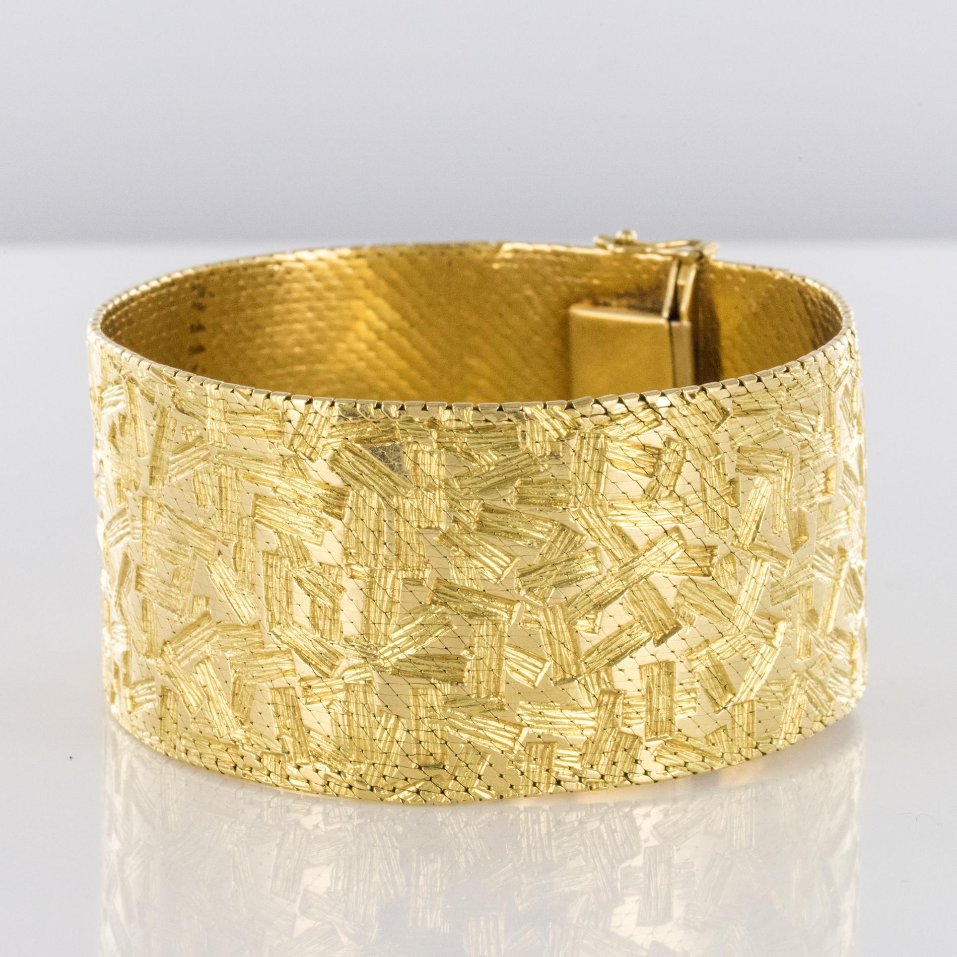 Rétro Bracelet ruban en or jaune 18 carats dcor de style moderniste, annes 1960 en vente
