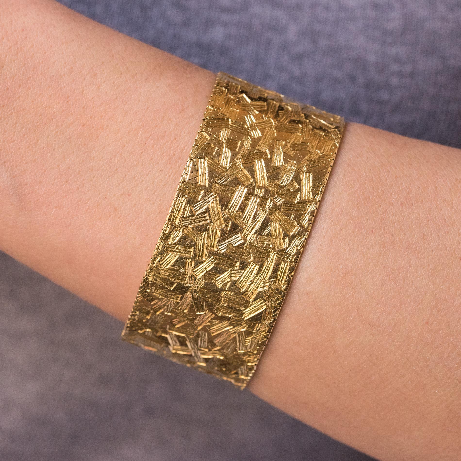 Bracelet ruban en or jaune 18 carats dcor de style moderniste, annes 1960 Pour femmes en vente