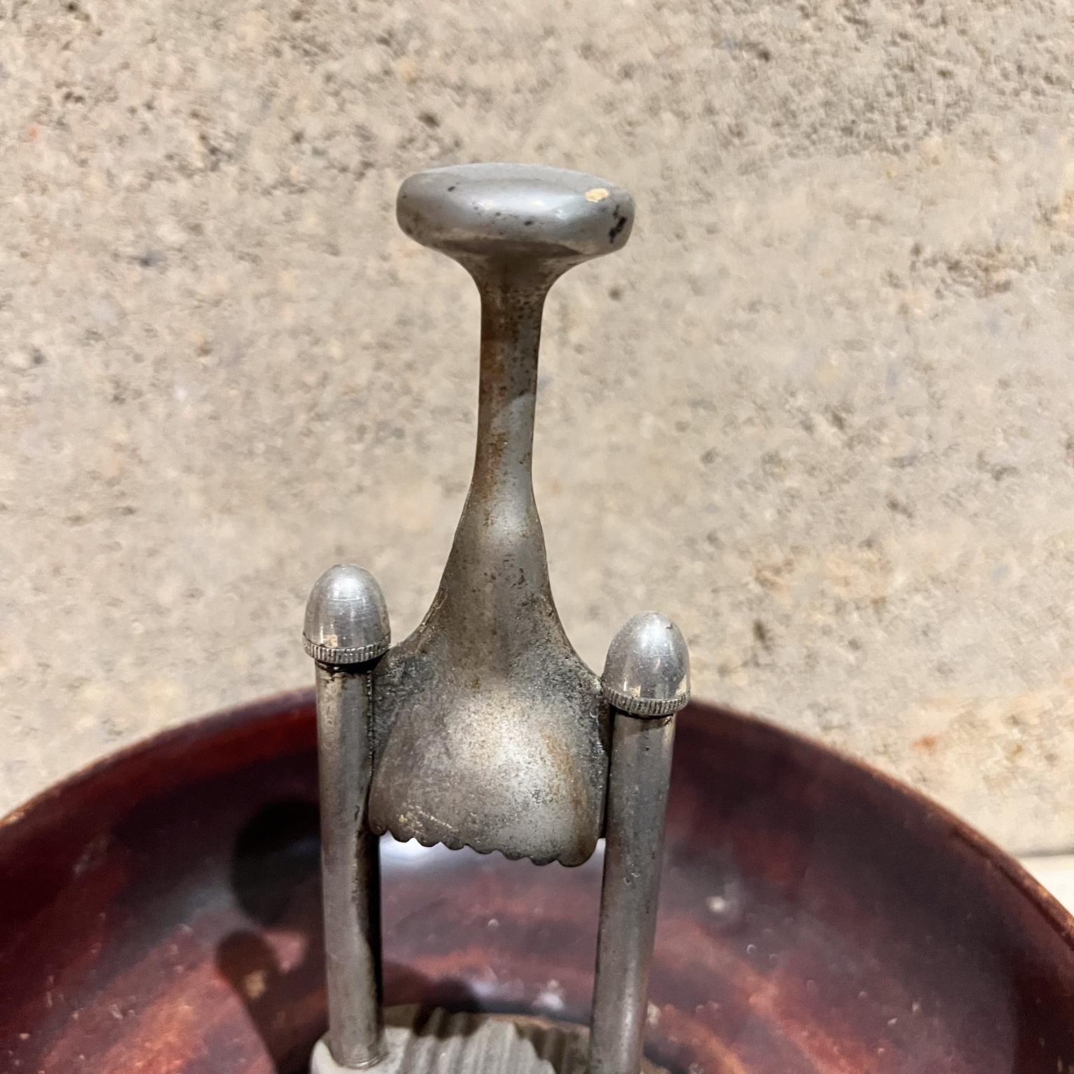 Bol à noix moderniste des années 1960 + Nutcracker USA Patent en vente 5