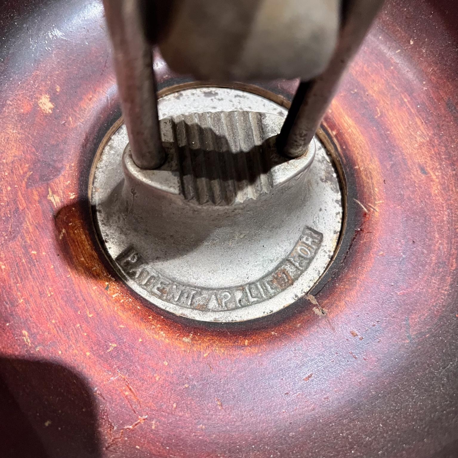 Bol à noix moderniste des années 1960 + Nutcracker USA Patent Bon état - En vente à Chula Vista, CA
