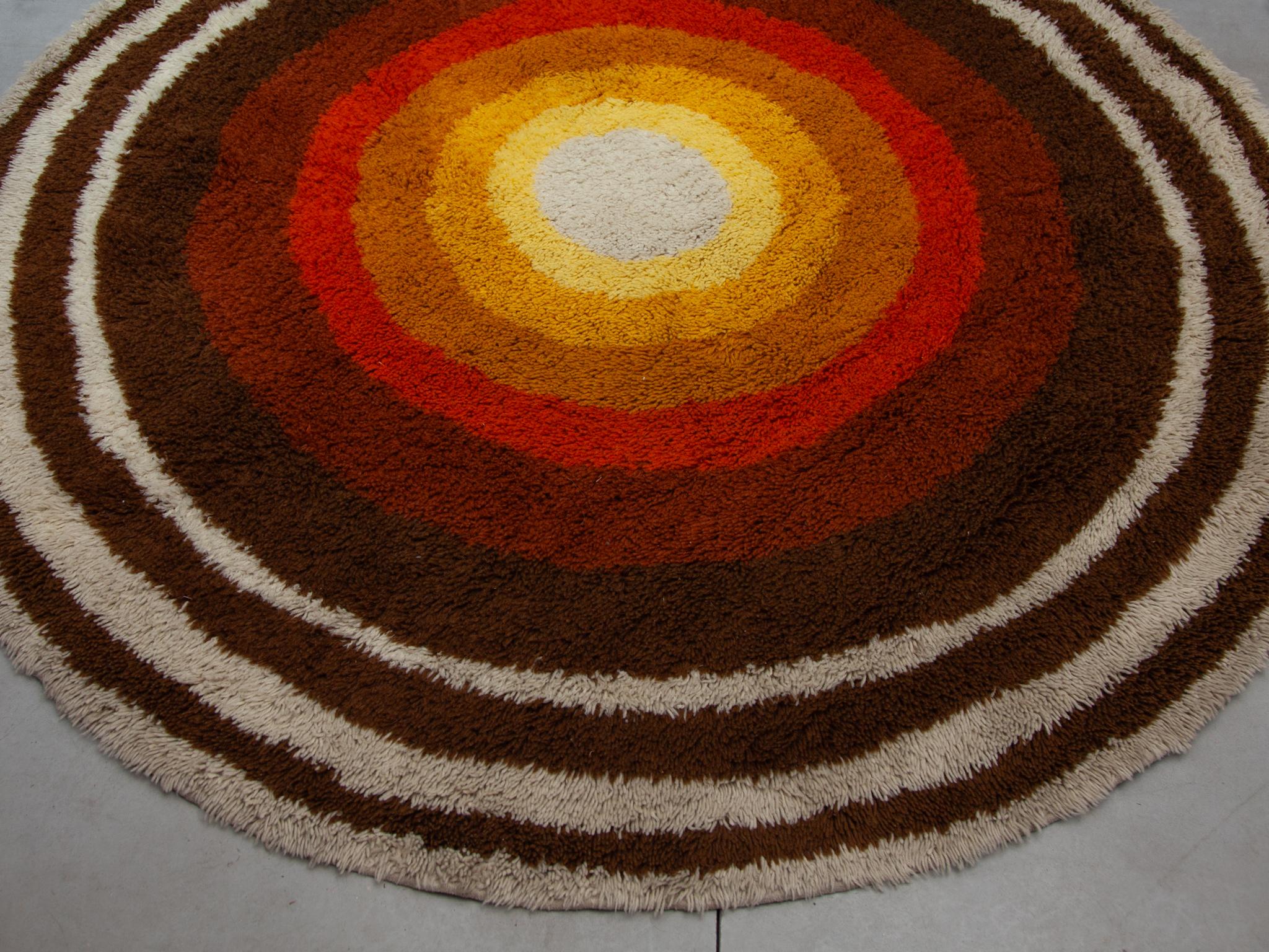 Mid-Century Modern 1960s Modernist Desso Round Carpet, Op Art For Sale