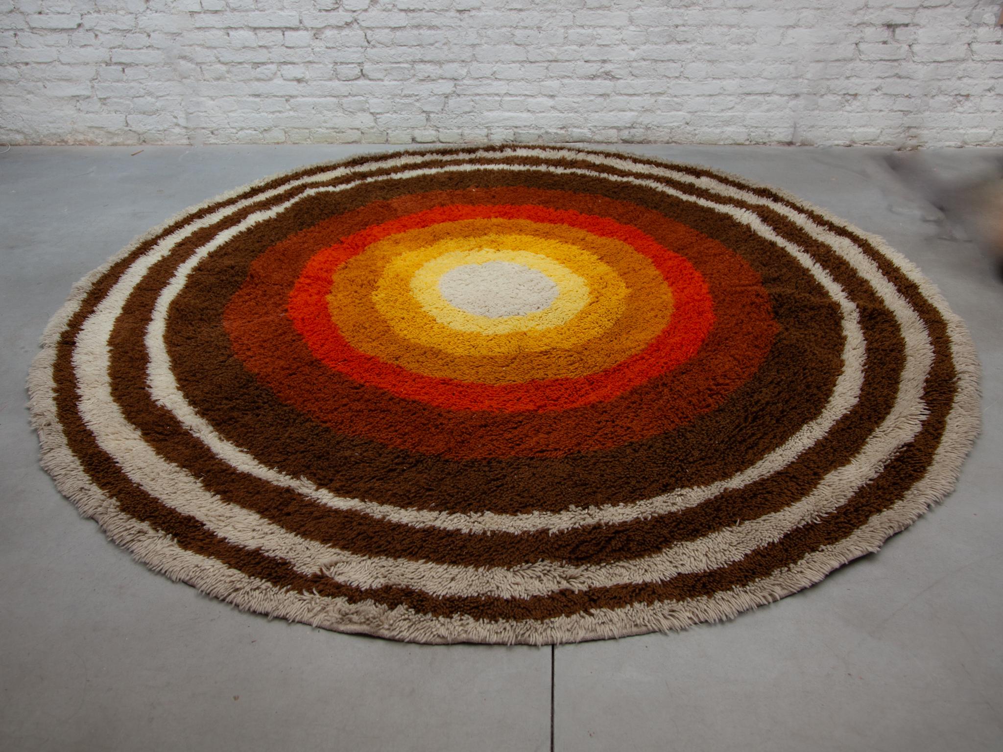 1960s Modernist Desso Round Carpet, Op Art For Sale 1