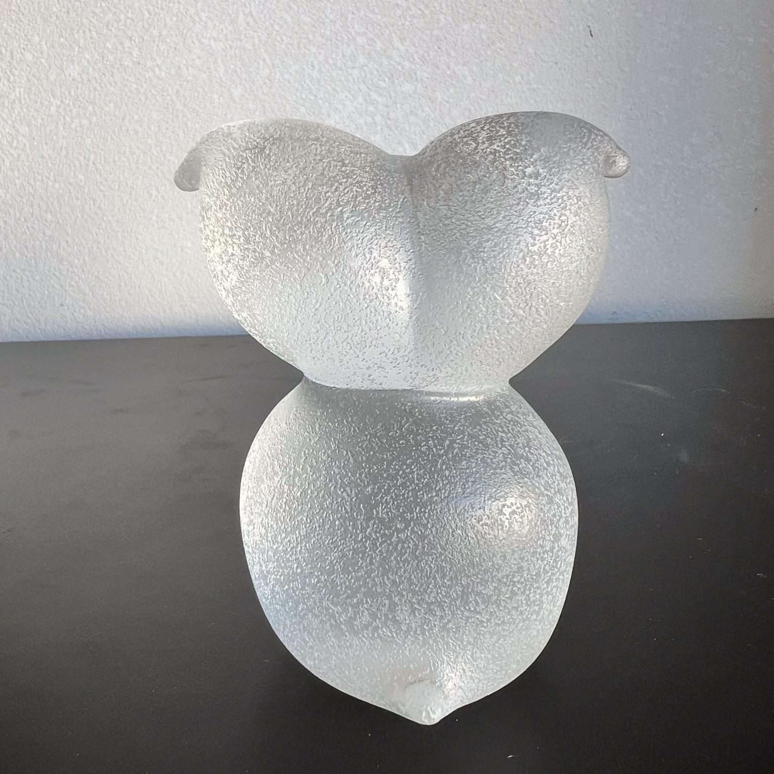 Verre d'art Presse-papiers hibou en verre dépoli moderniste des années 1960