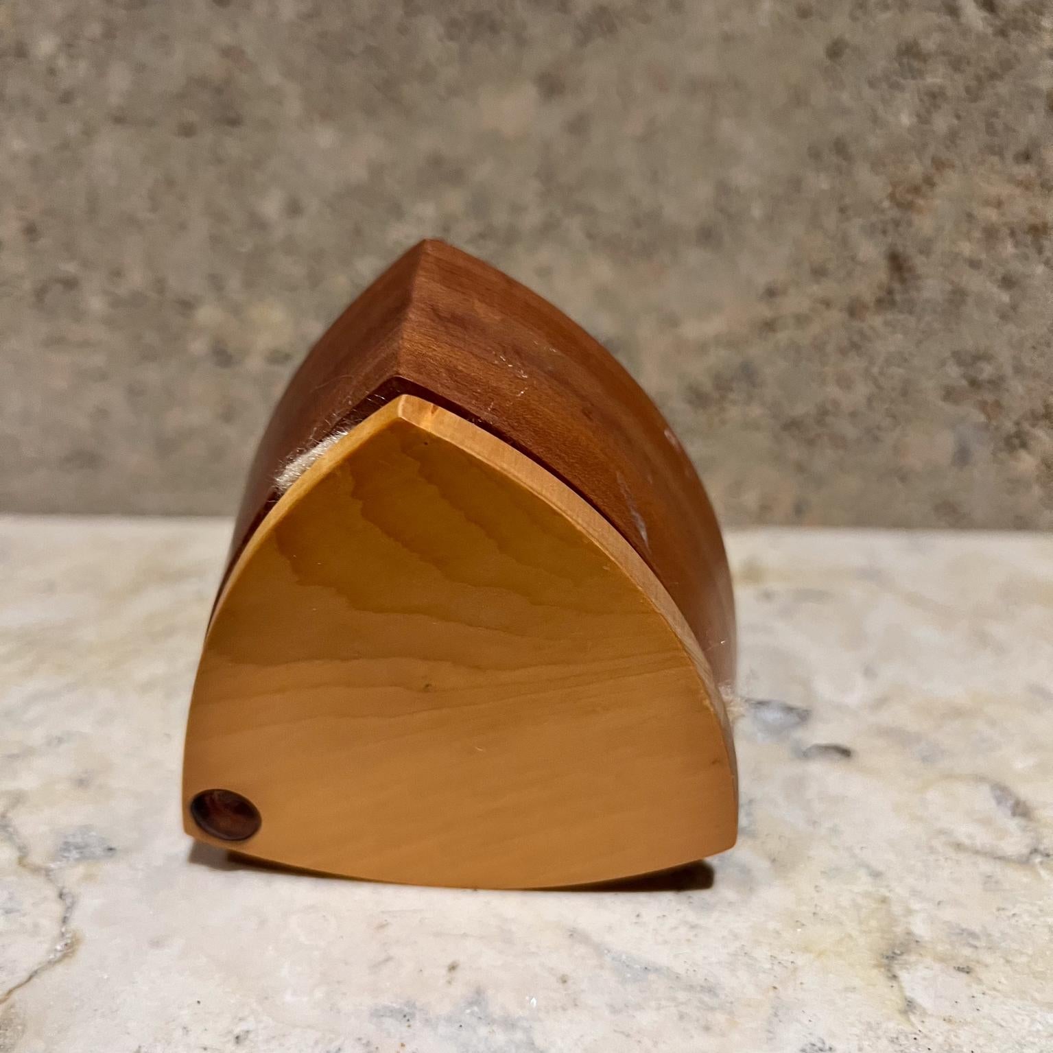Caja de madera pequeña de pino de Huon modernista de los años 60 mediados del siglo XX en venta