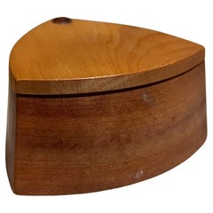 Caja de madera pequeña de pino de Huon modernista de los años 60